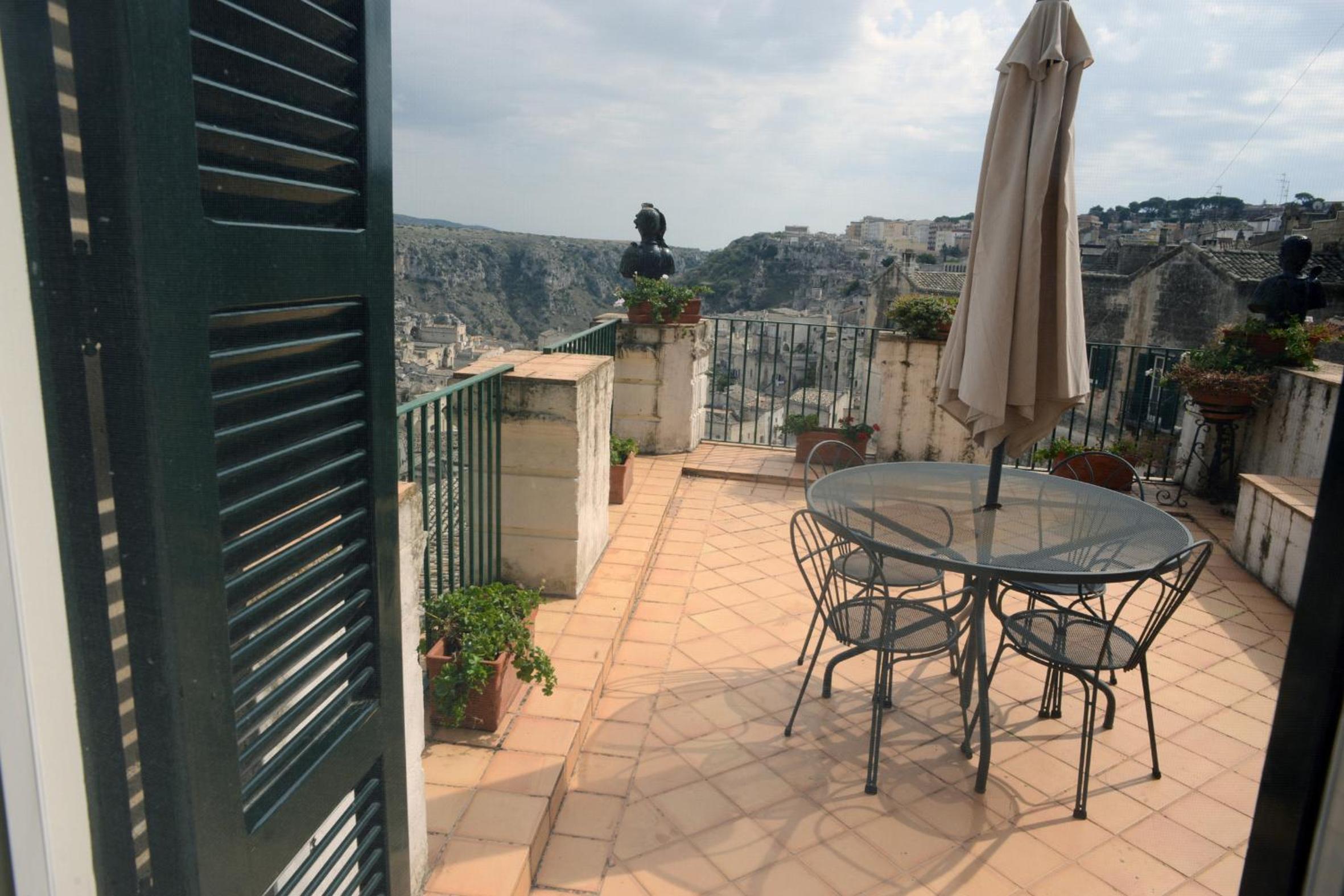 King Suite - Photo 3