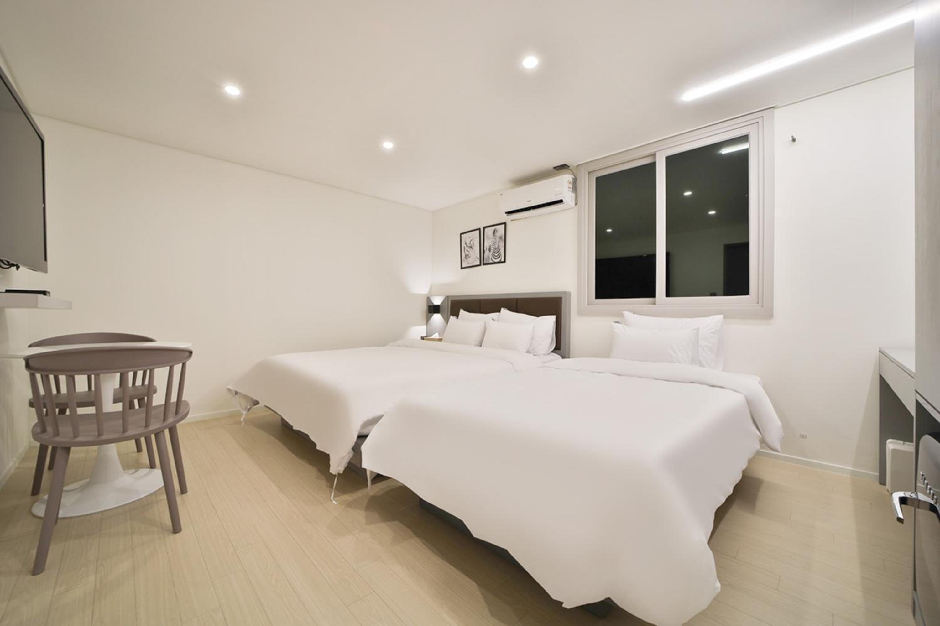 Superior Twin Room - Photo 8