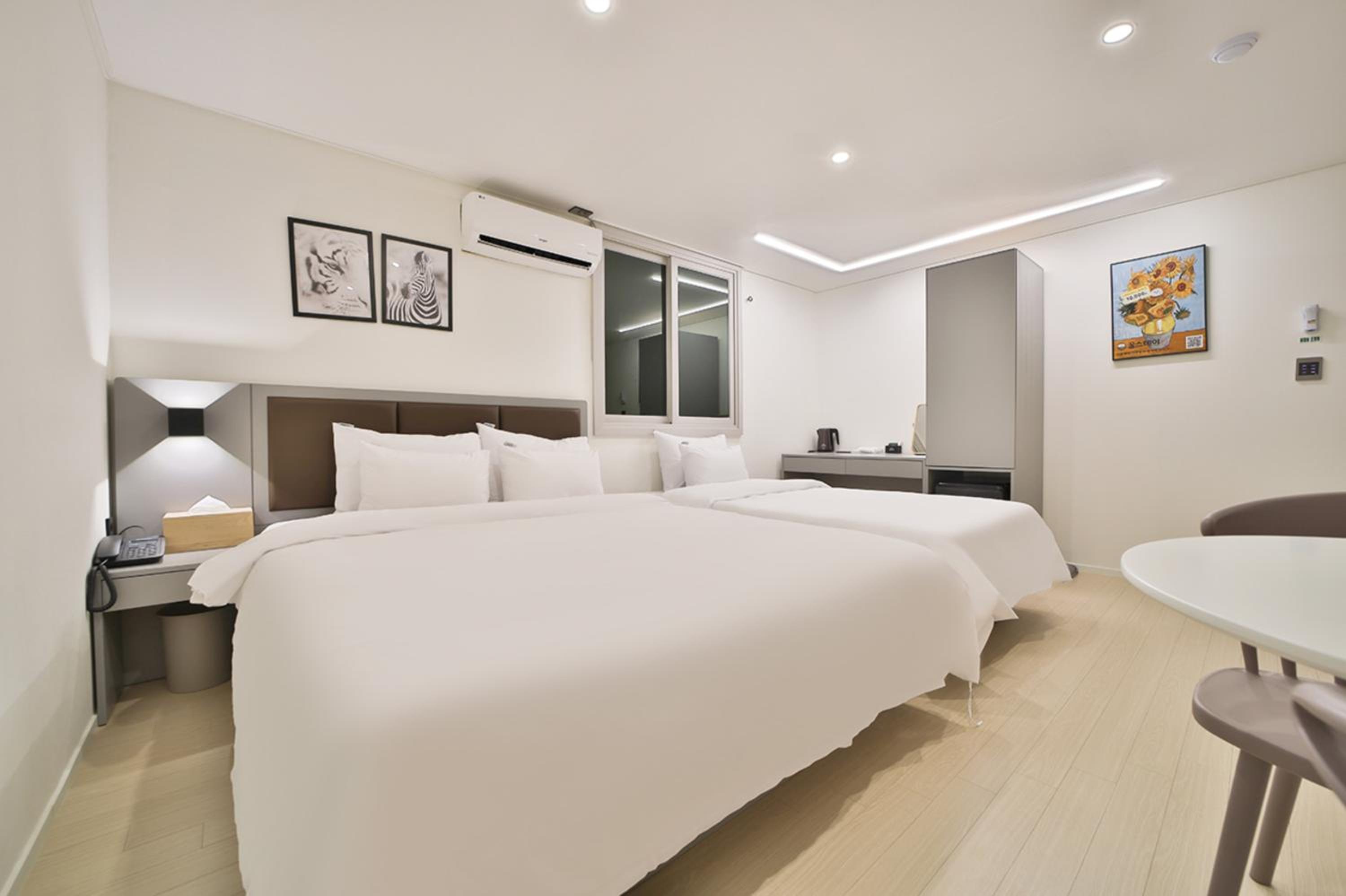 Superior Twin Room - Photo 1