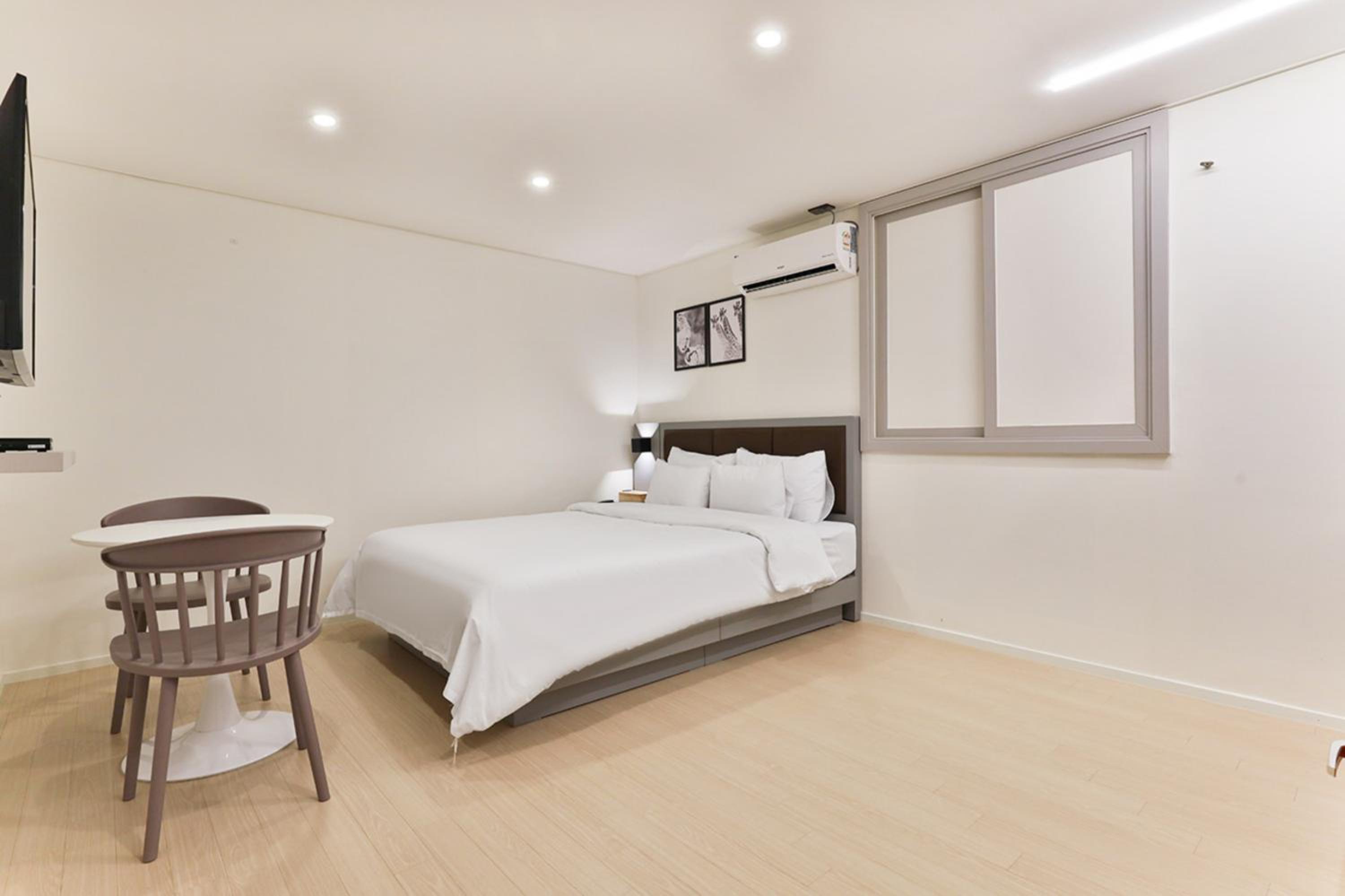 Deluxe Double Room - Photo 8
