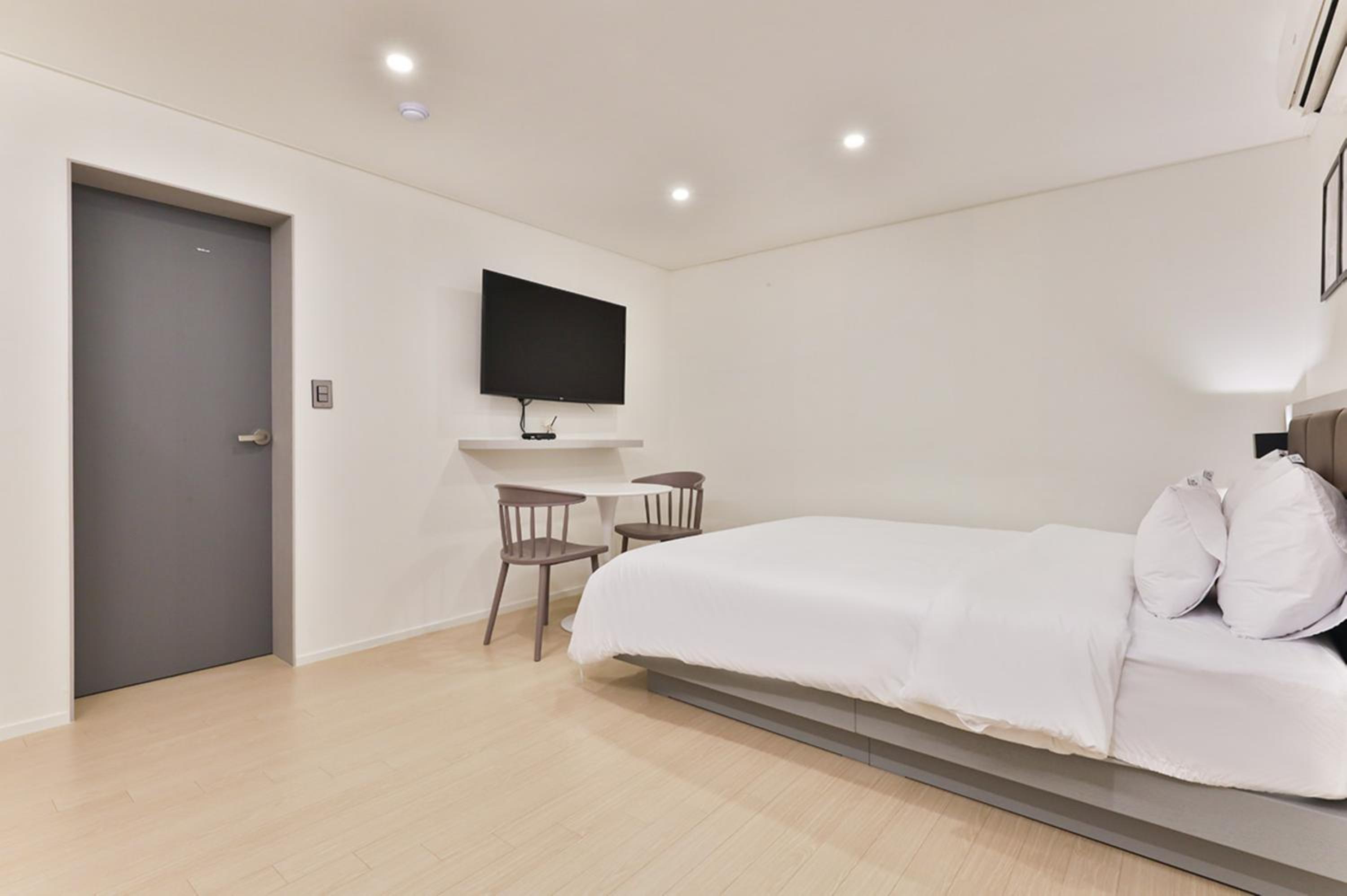 Deluxe Double Room - Photo 11
