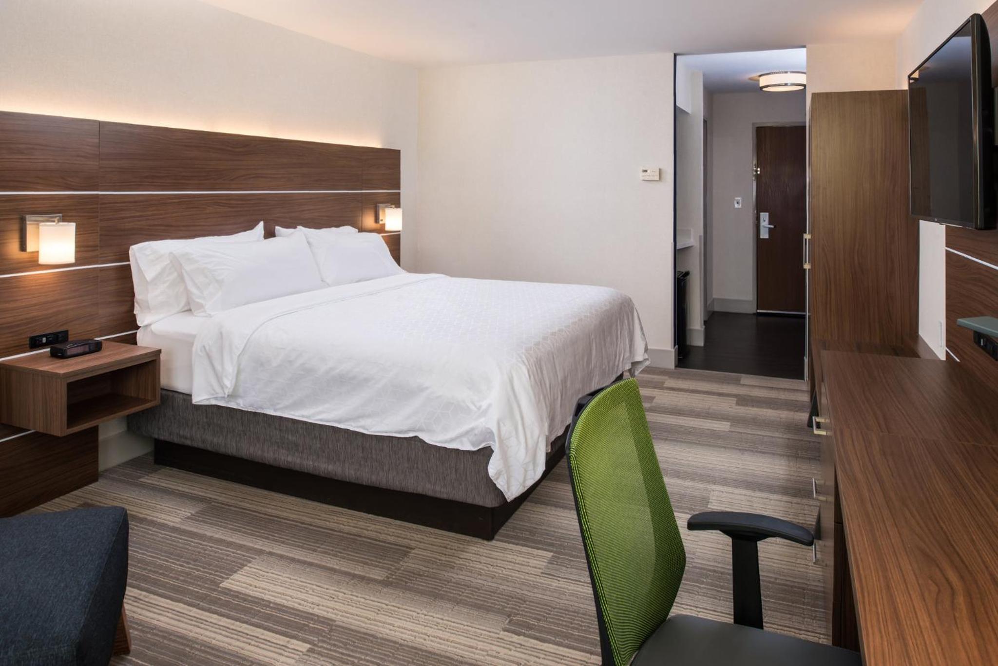 Standard King Room - Photo 2