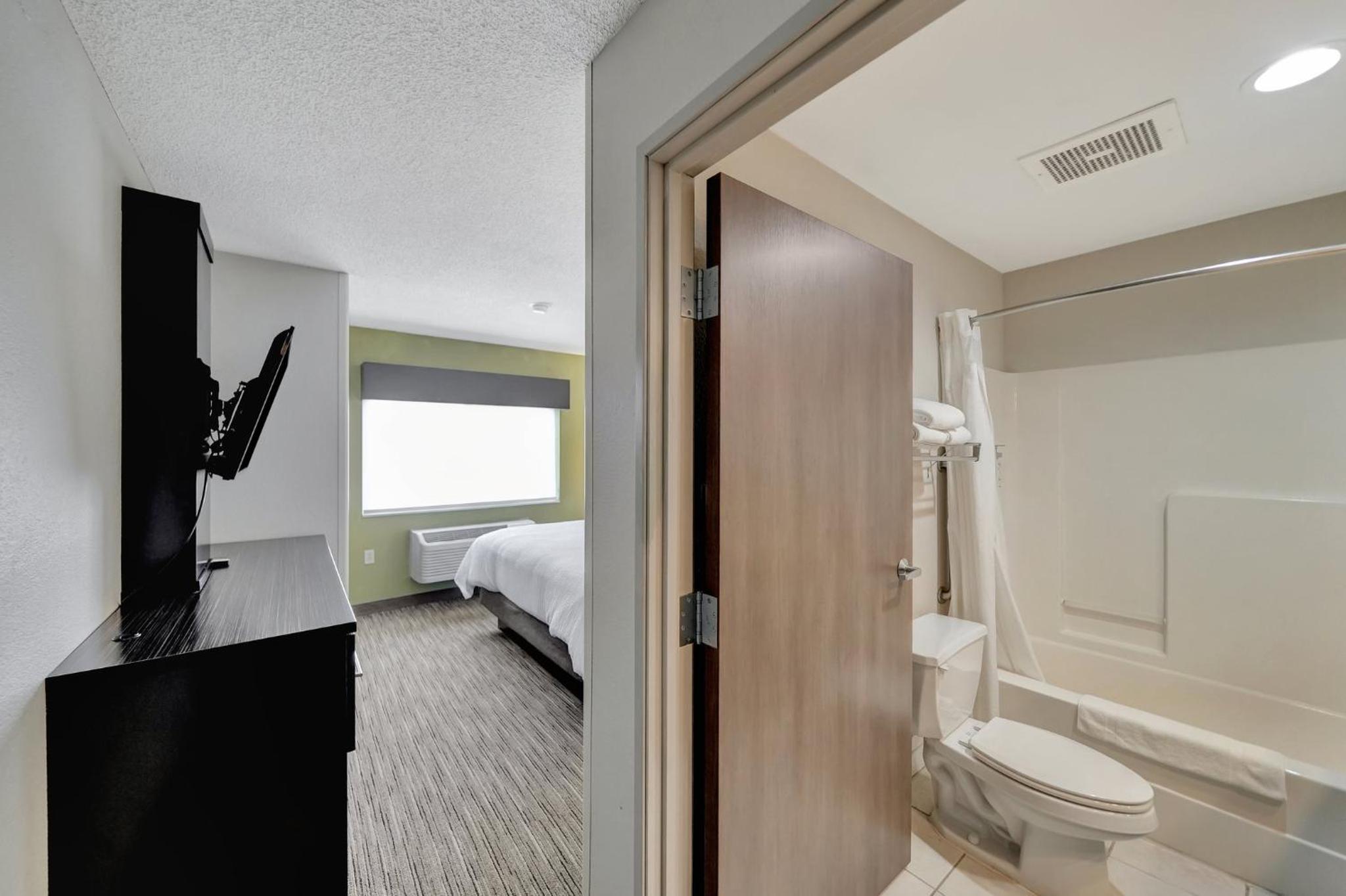 King Suite - Photo 2