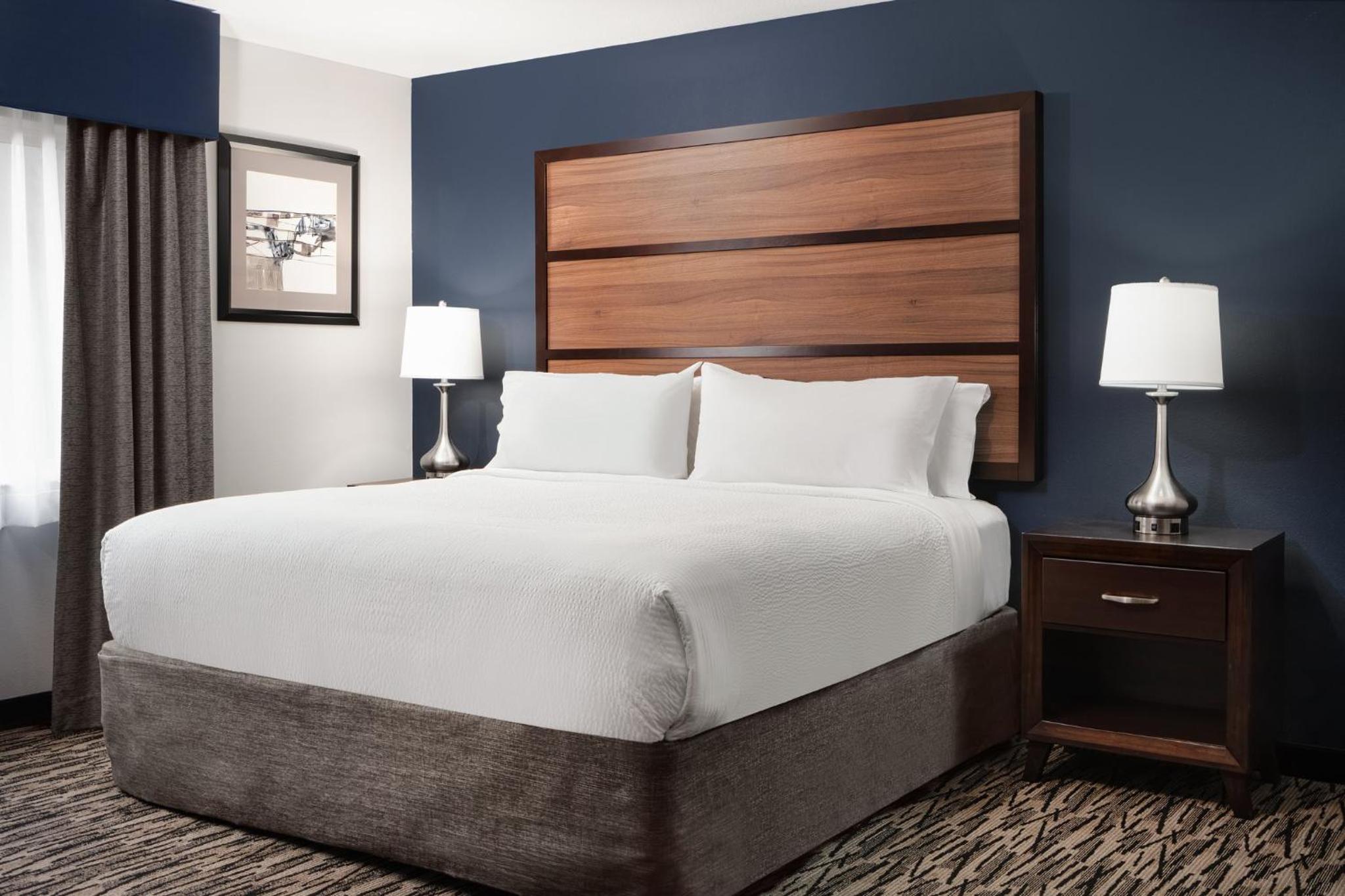 Standard King Room - Photo 5
