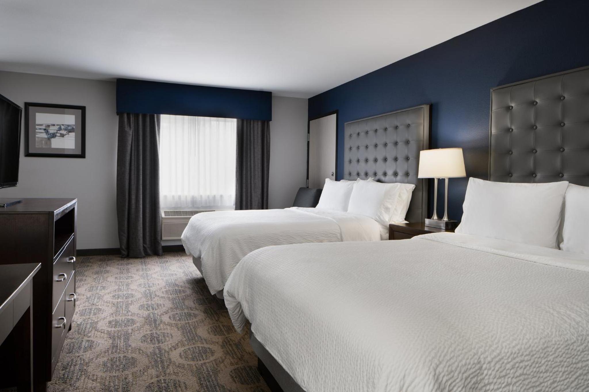 Standard Room with Two Queen Beds - Photo 1