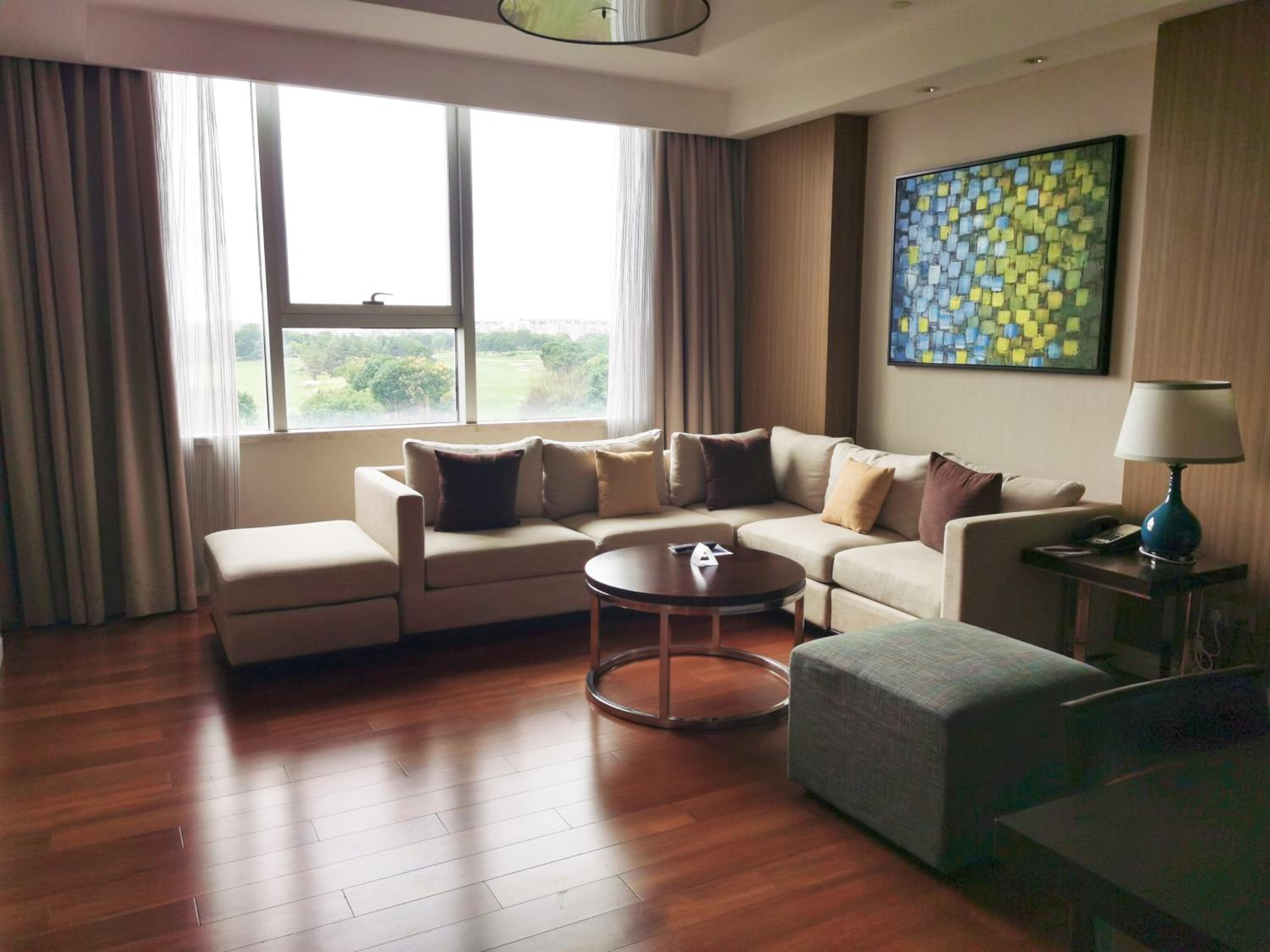 One-Bedroom Suite with Golf View