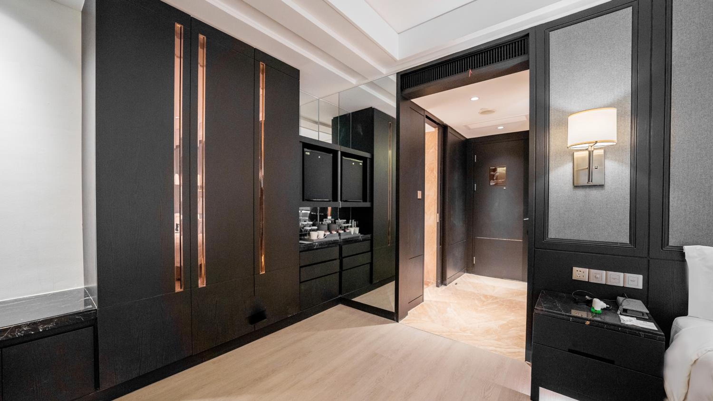 Standard King Room with Golf View and Lounge Access