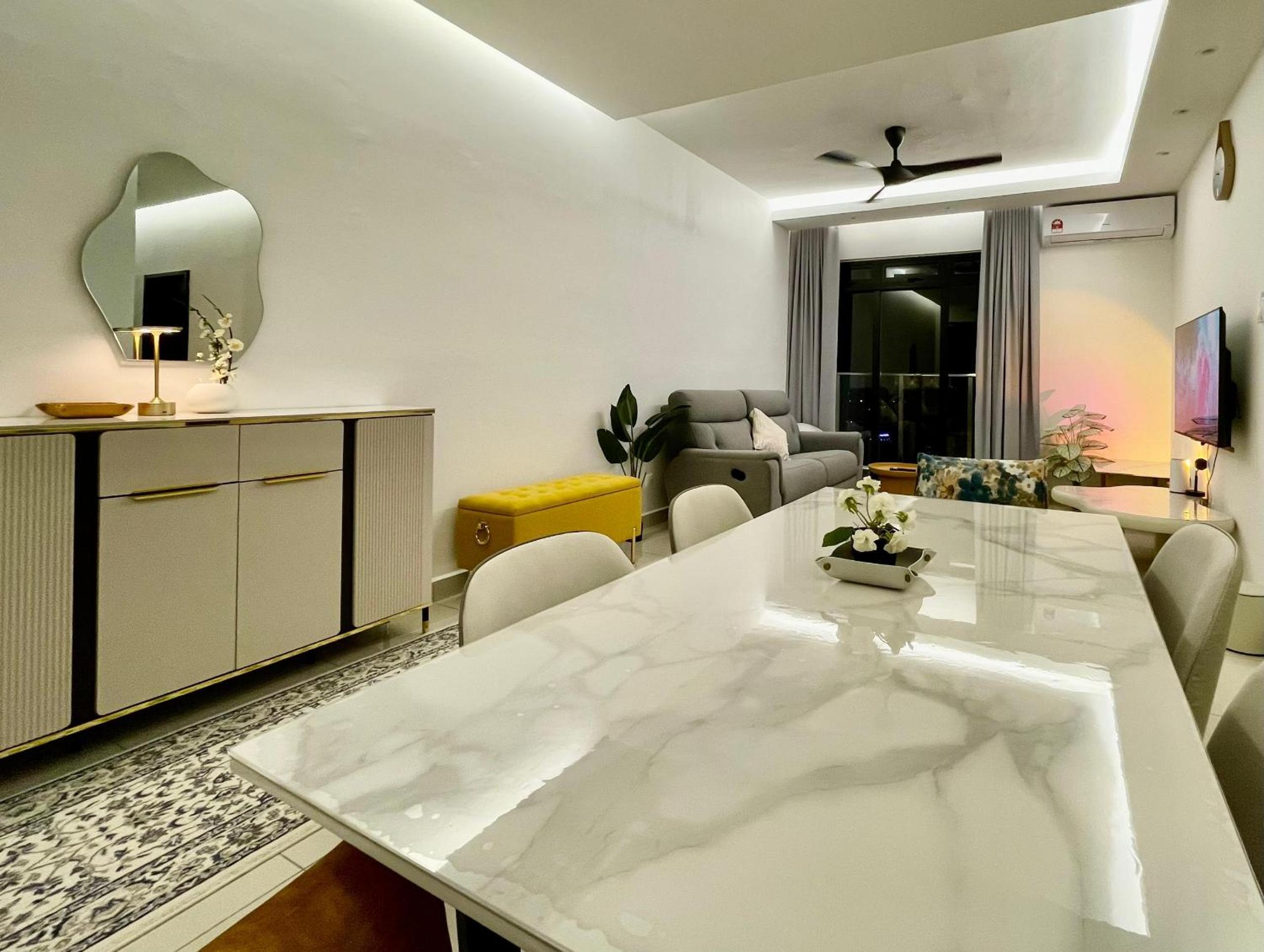 Three-Bedroom Apartment with Balcony photo 3