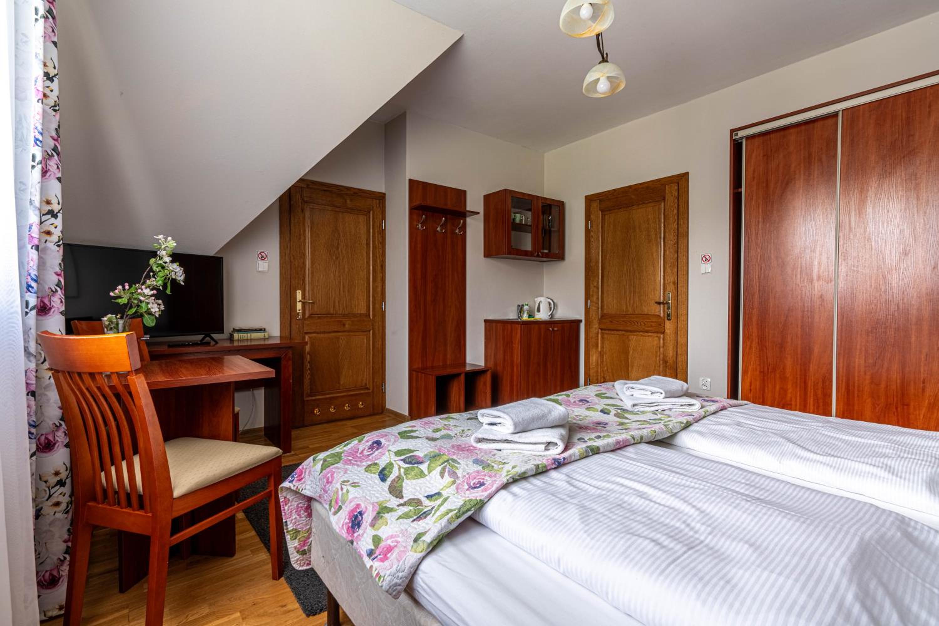 Double or Twin Room photo 2