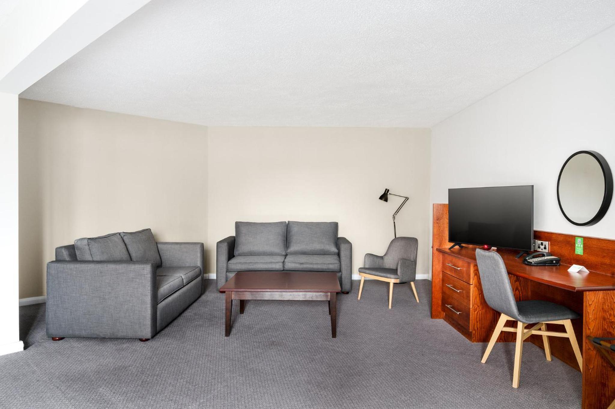 Double Suite with Two Double Beds and Sofa Bed - Photo 9