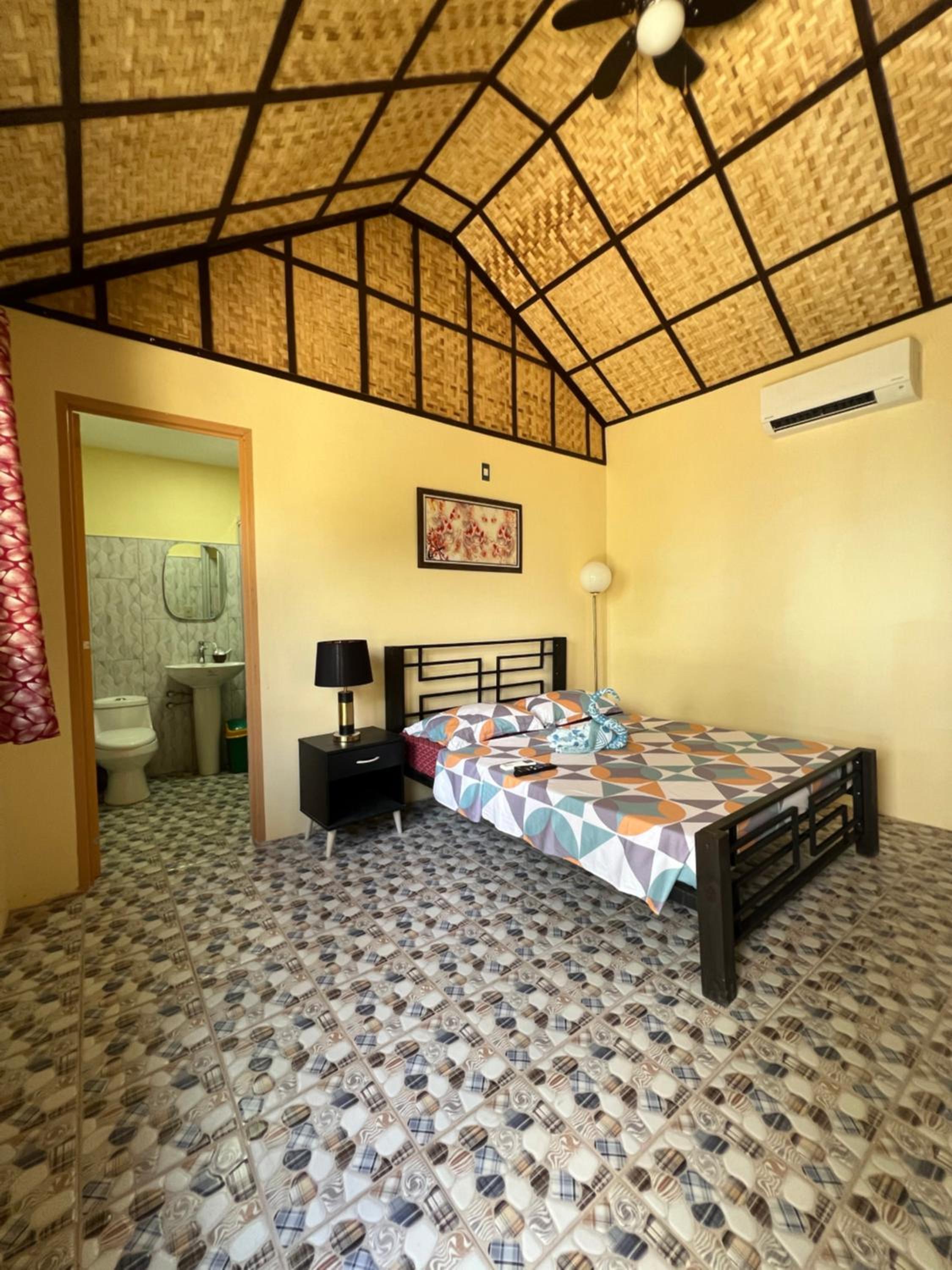 Queen Room photo 1