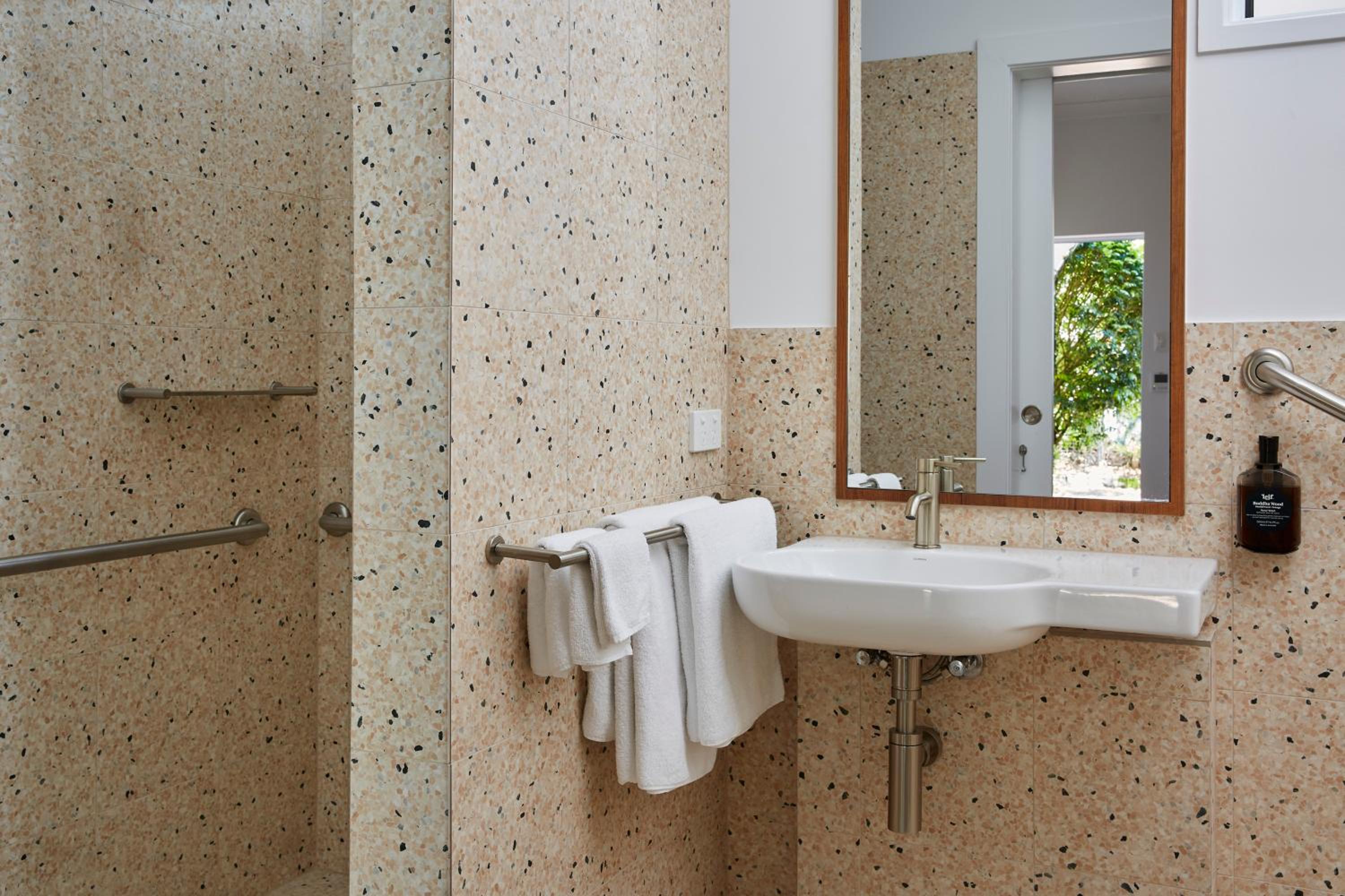 Twin Room - Disability Access photo 2