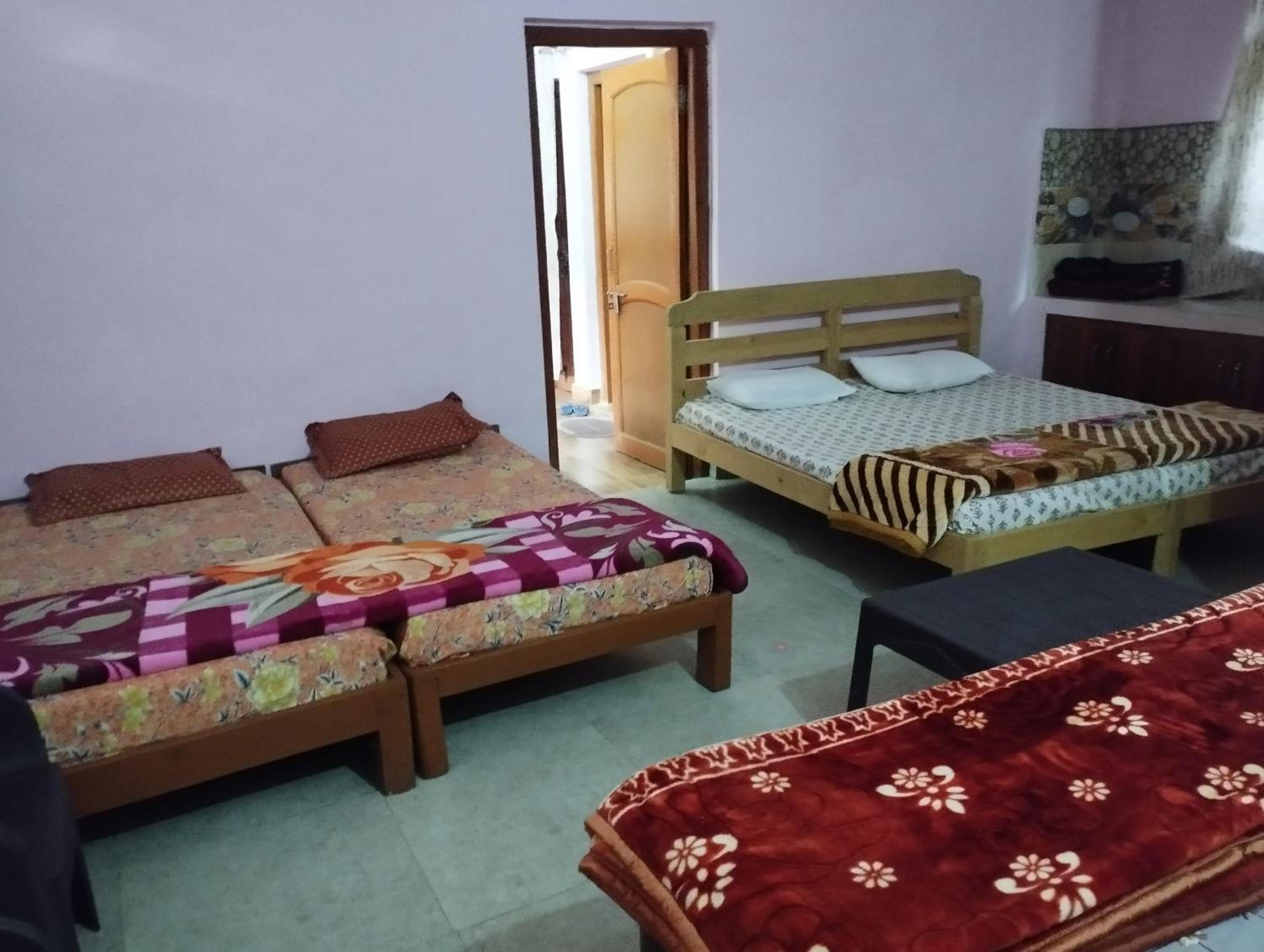 6-Bed Mixed Dormitory Room photo 1