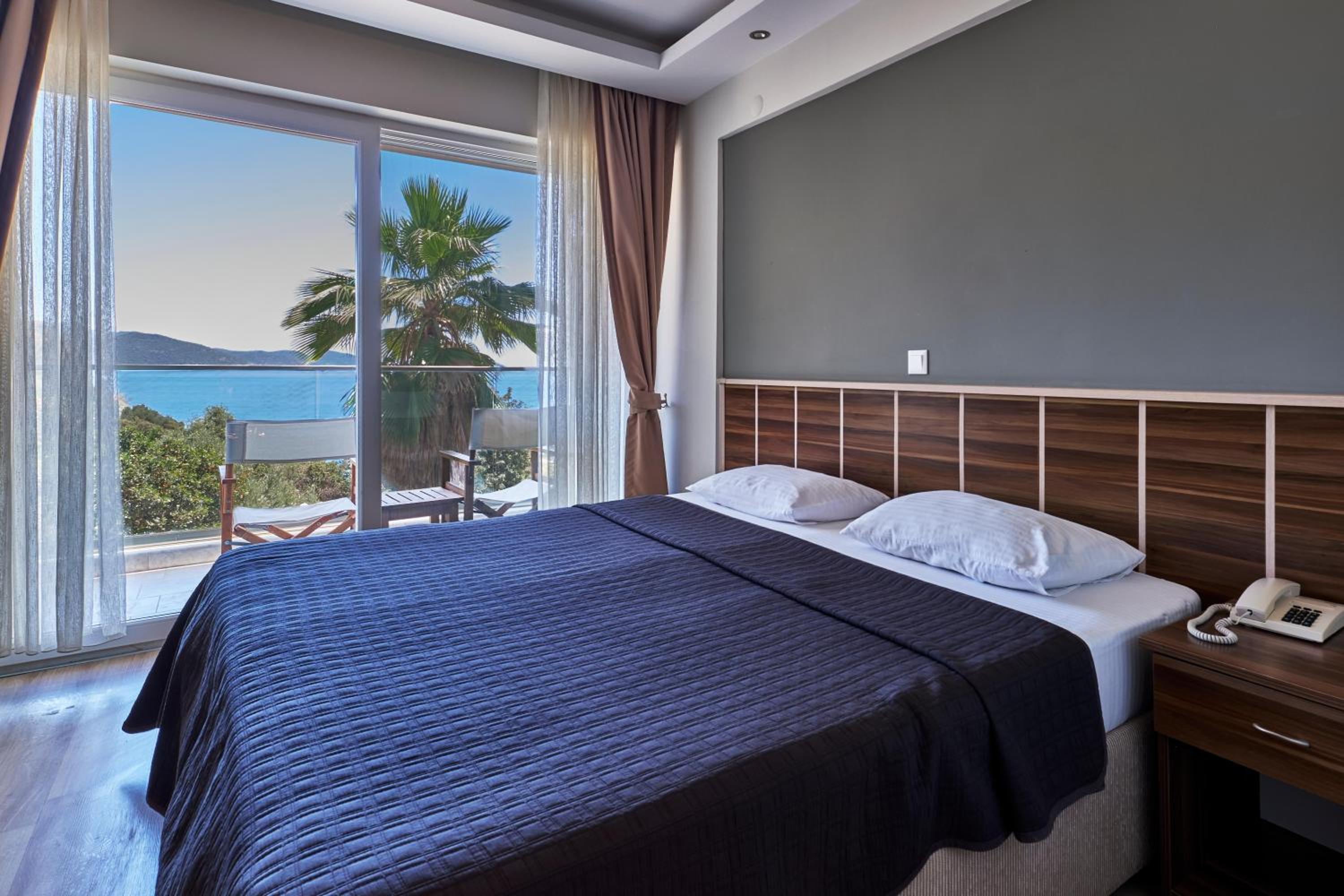 Standard Double Room with Sea View - Photo 3