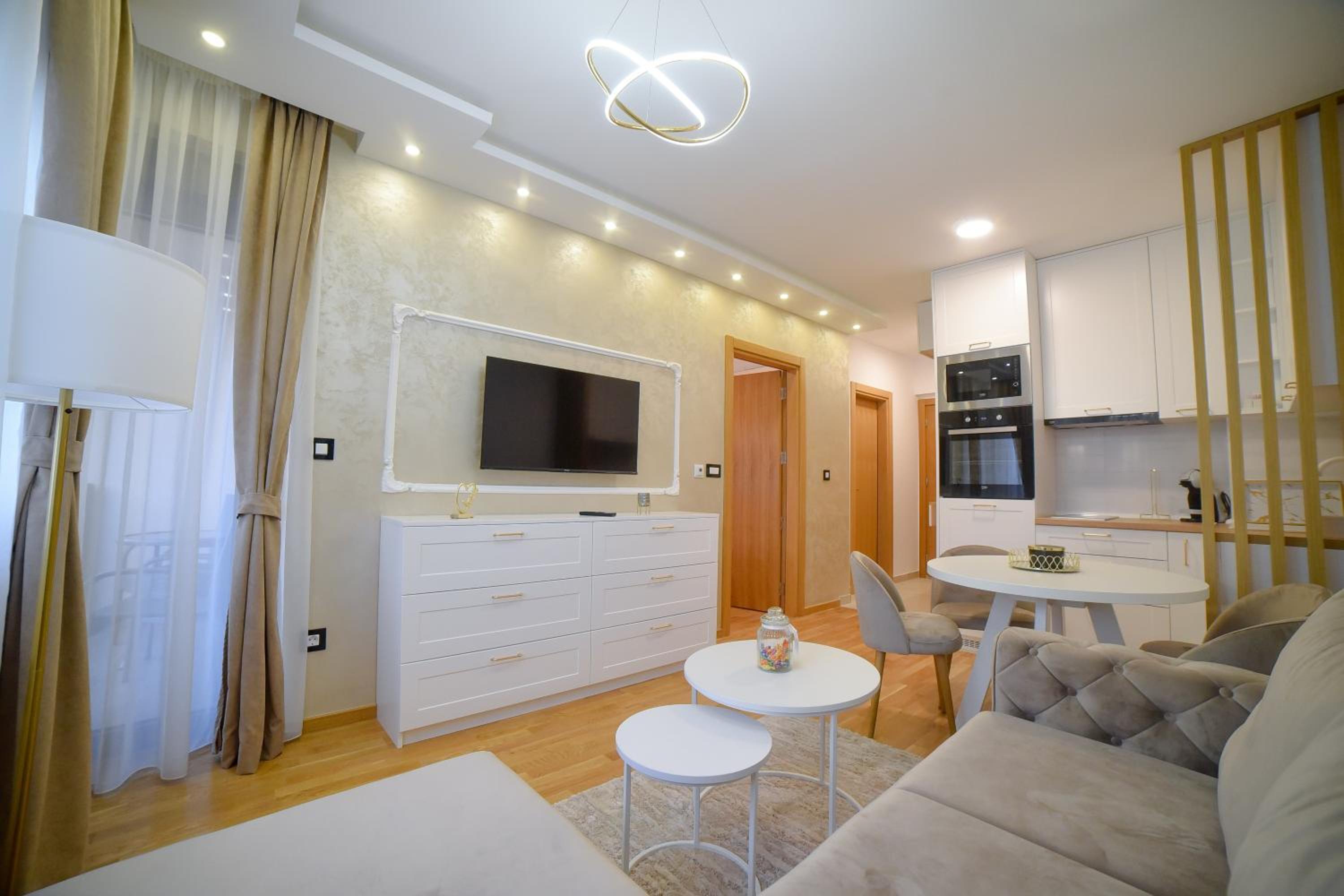 One-Bedroom Apartment photo 1