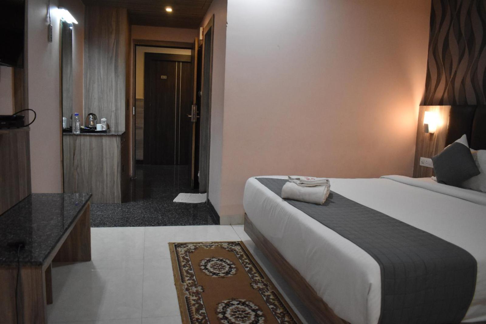 Deluxe Room - Photo 4