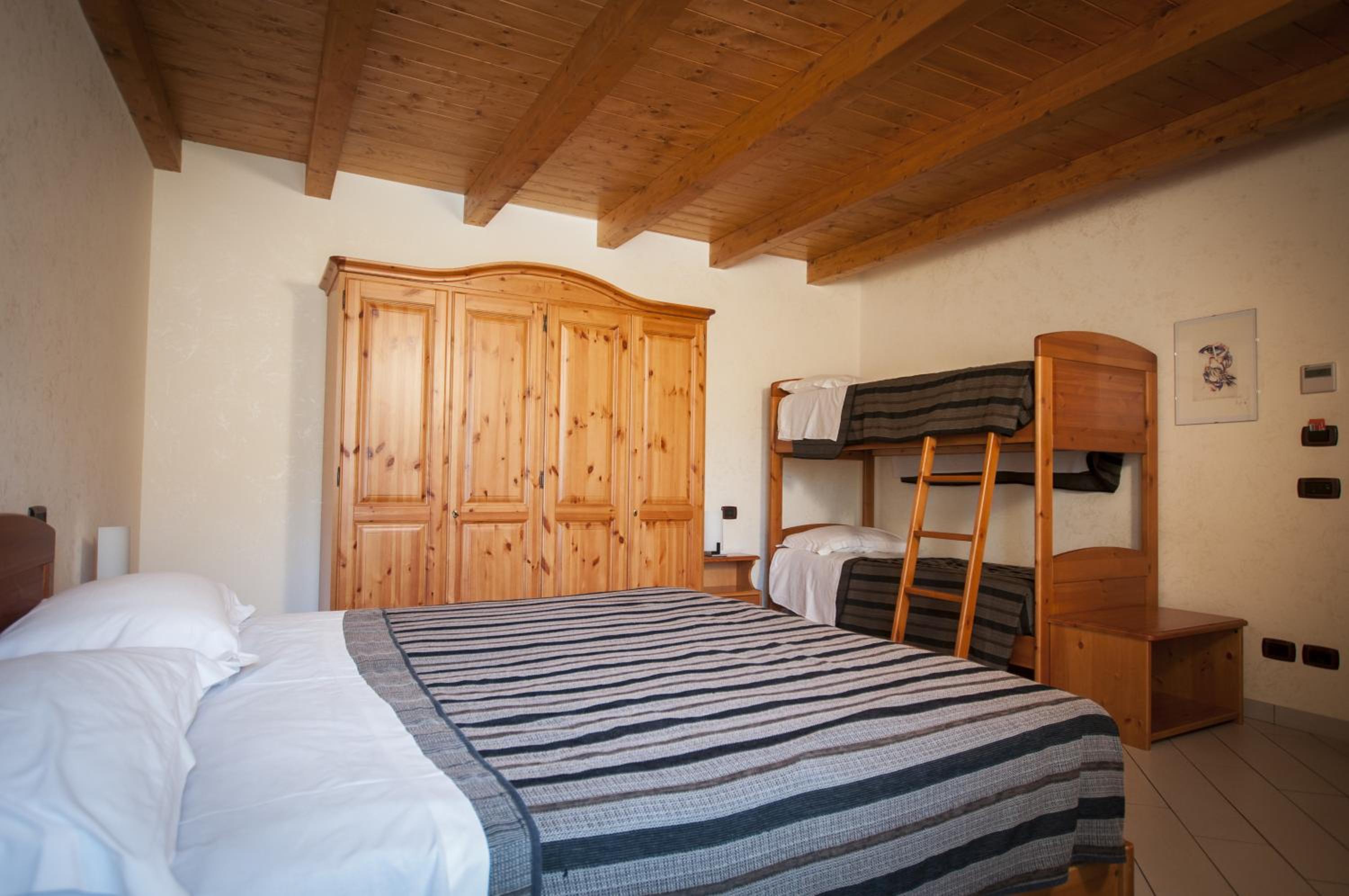Quadruple Room - Photo 3