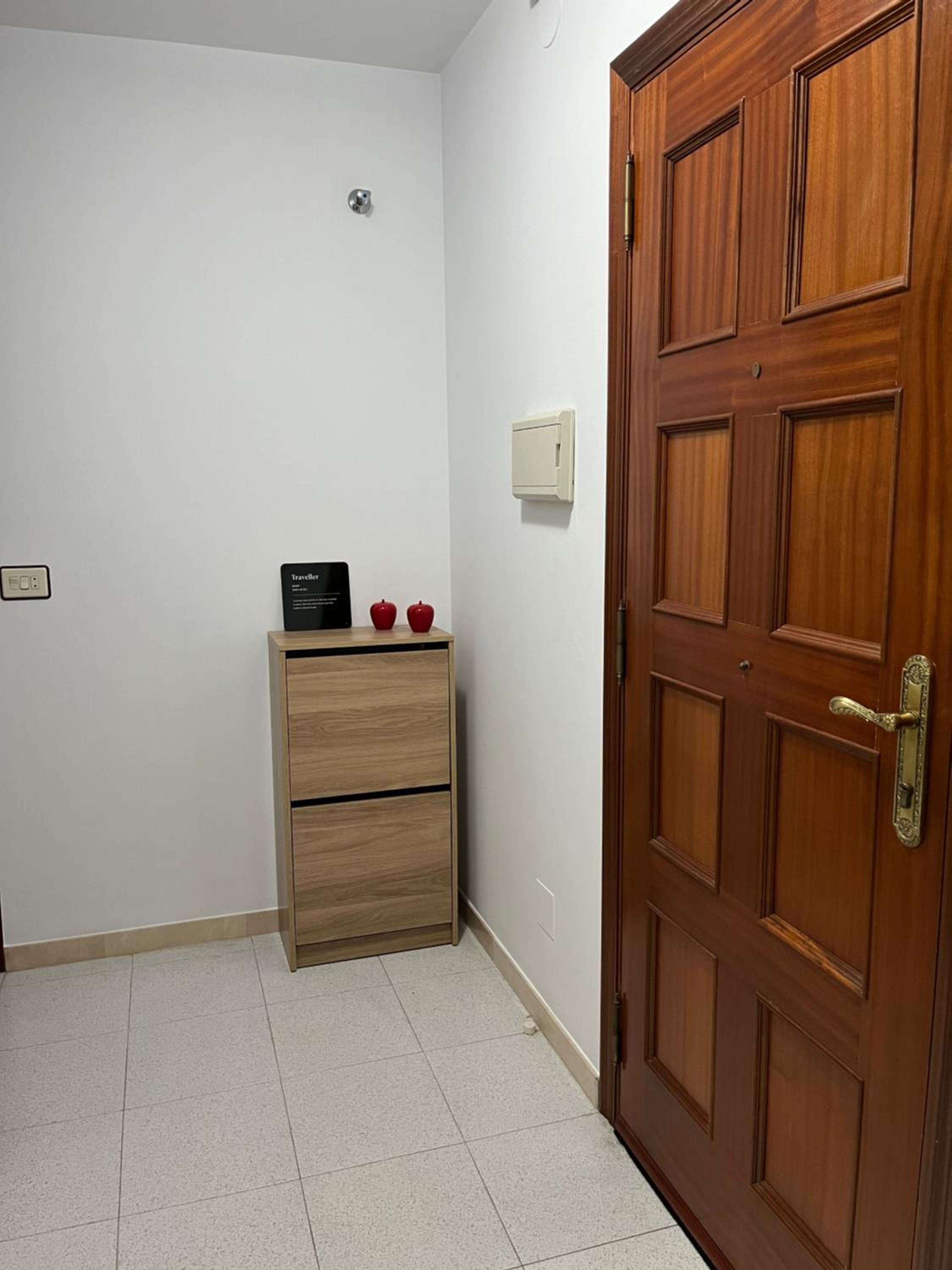One-Bedroom Apartment photo 2