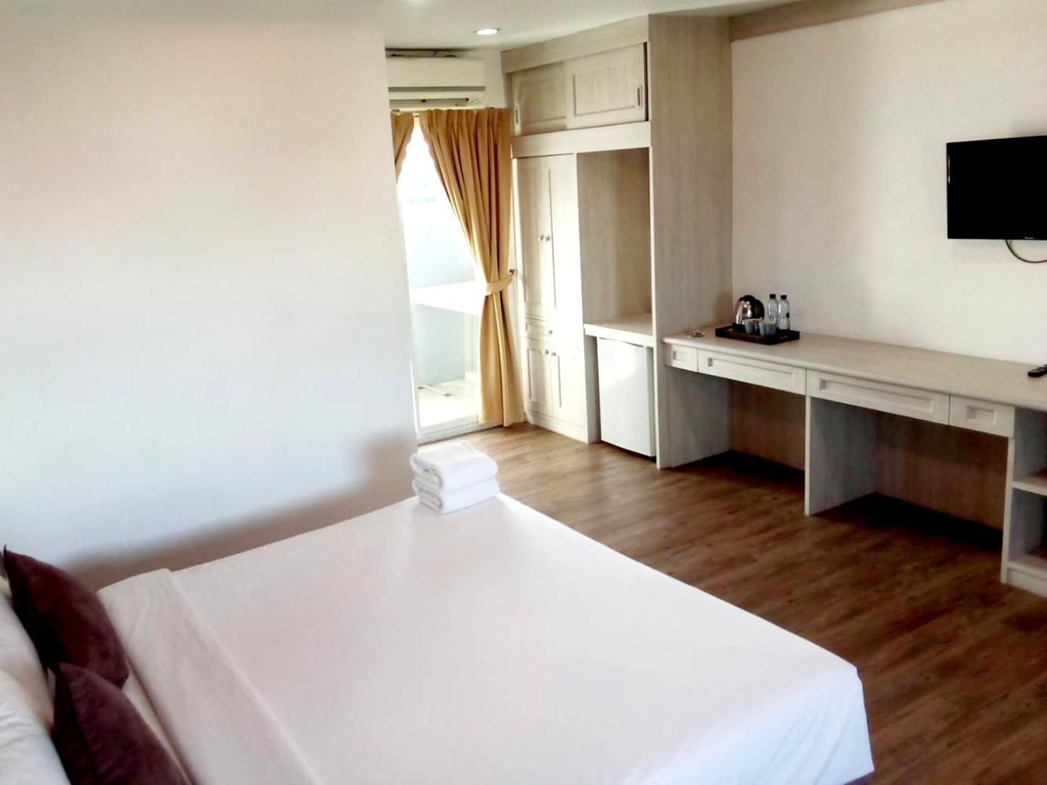 Deluxe King Room photo 2