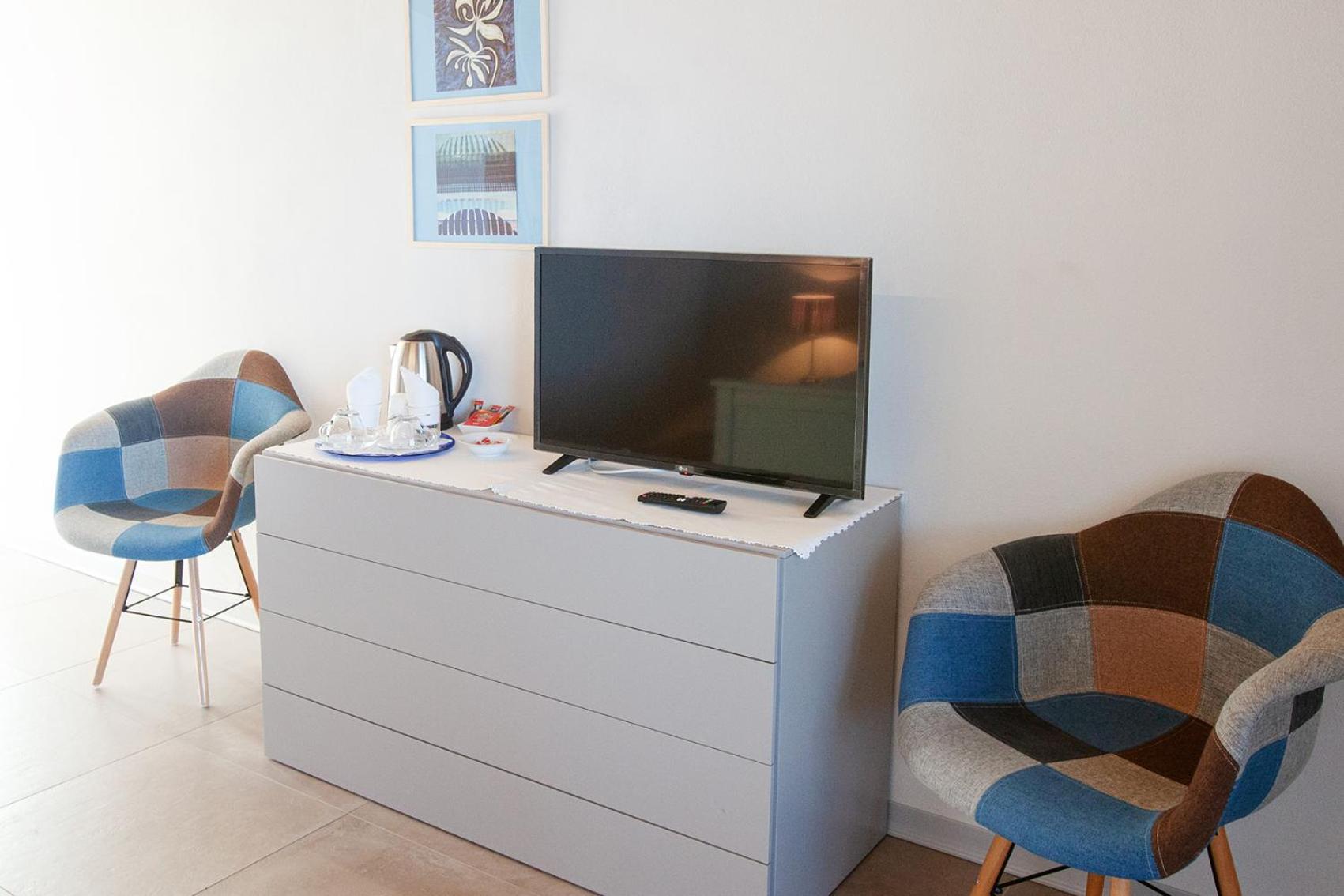 Queen Room with Sea View - Photo 3