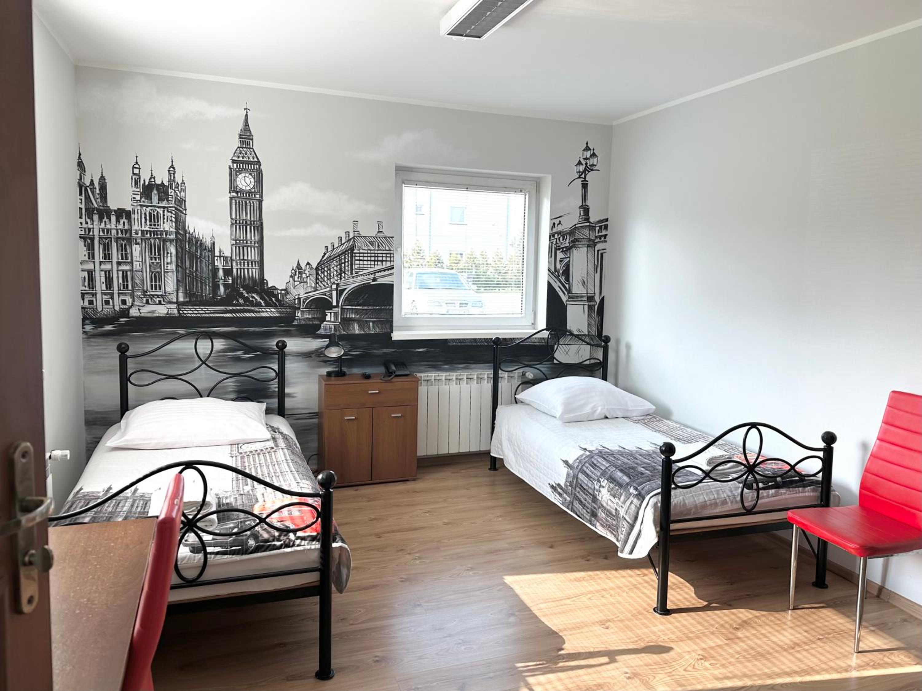 Twin Room - Photo 3