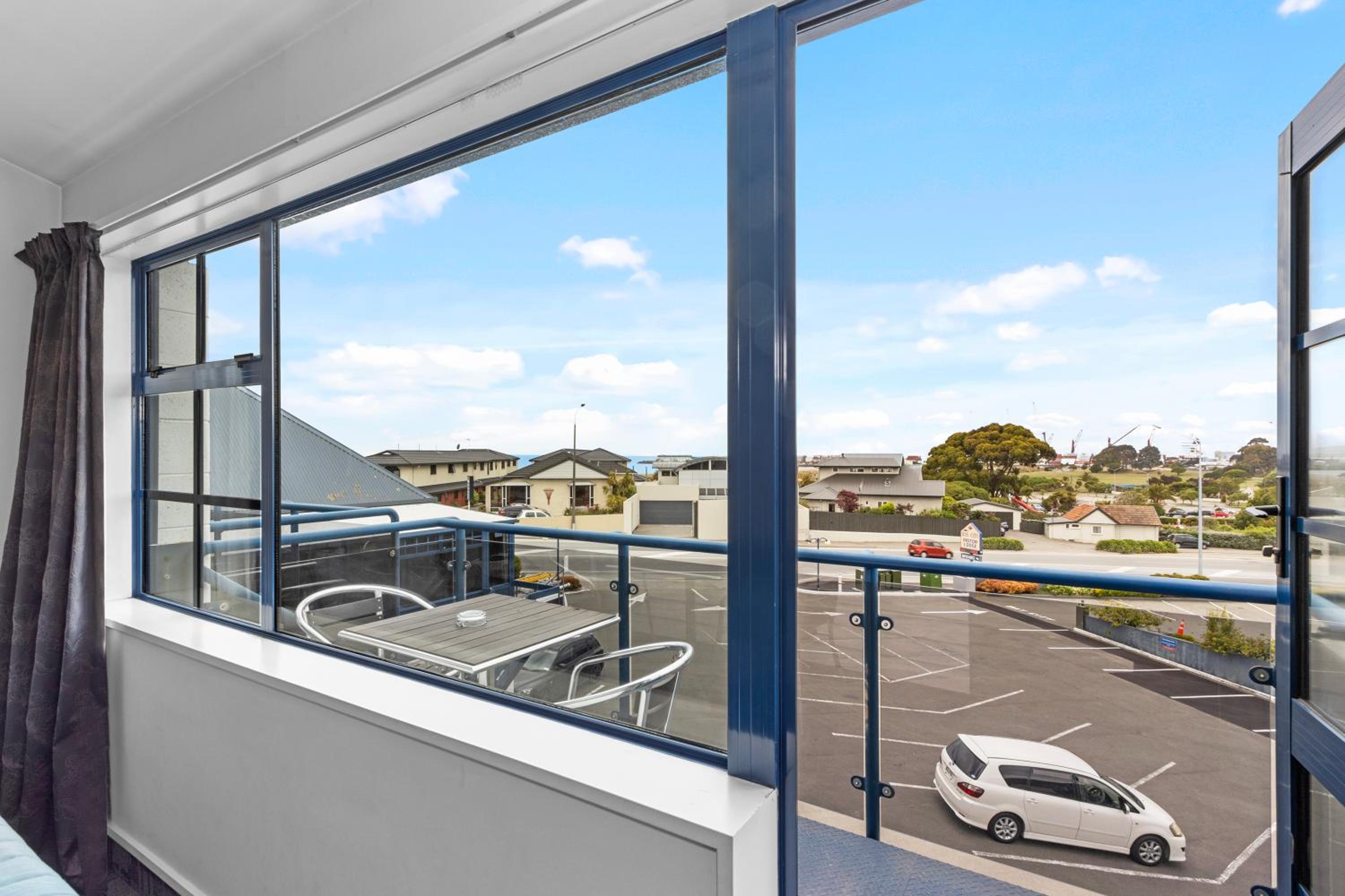 Executive Studio with Balcony - Photo 5