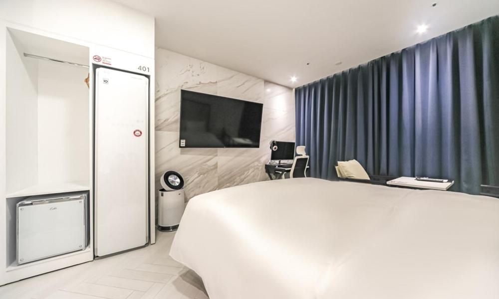 Standard Double Room - Photo 22