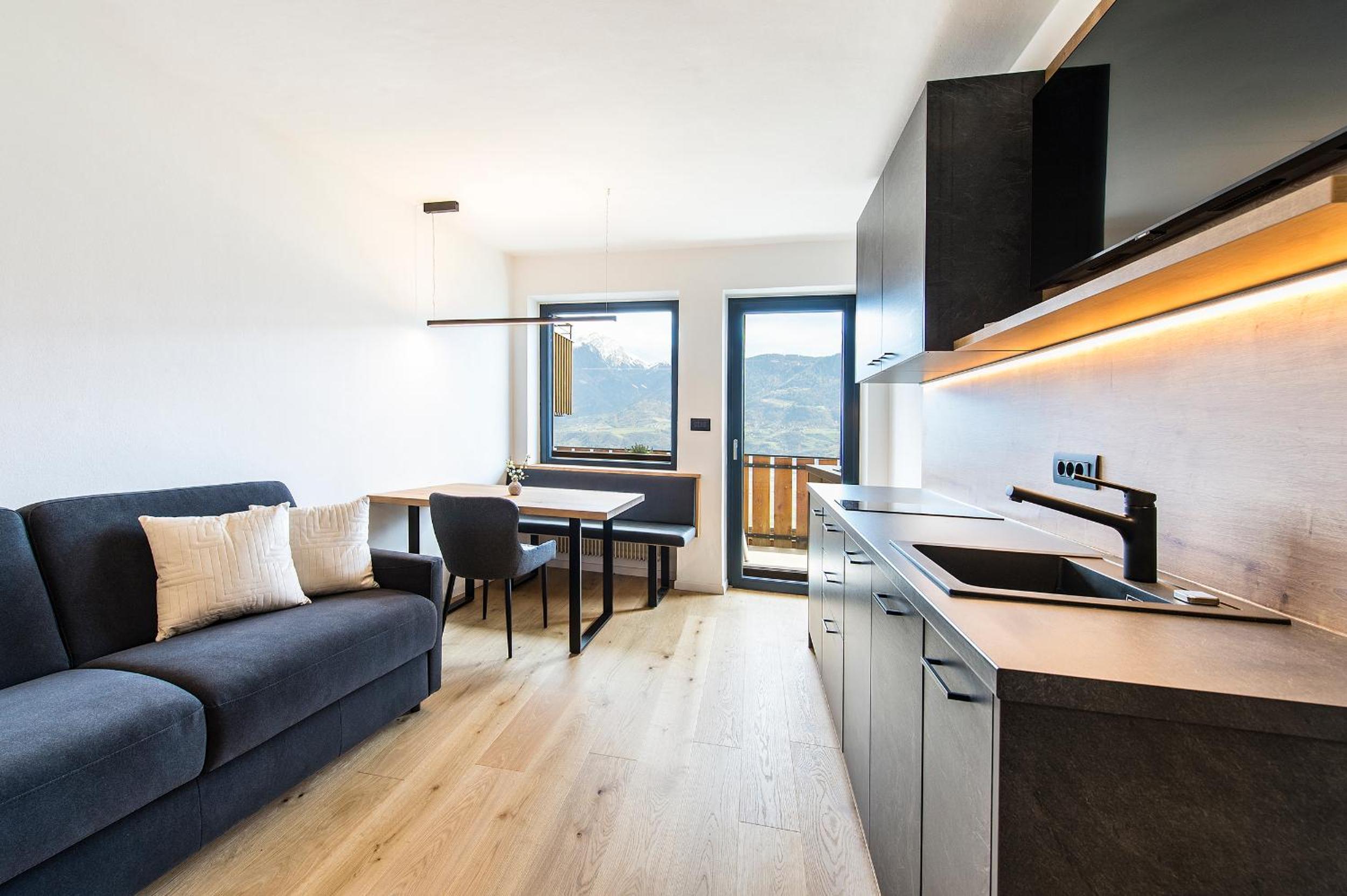 One-Bedroom Apartment with View photo 1