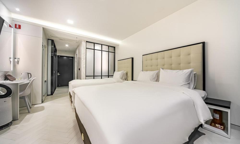 Superior Twin Room - Photo 1