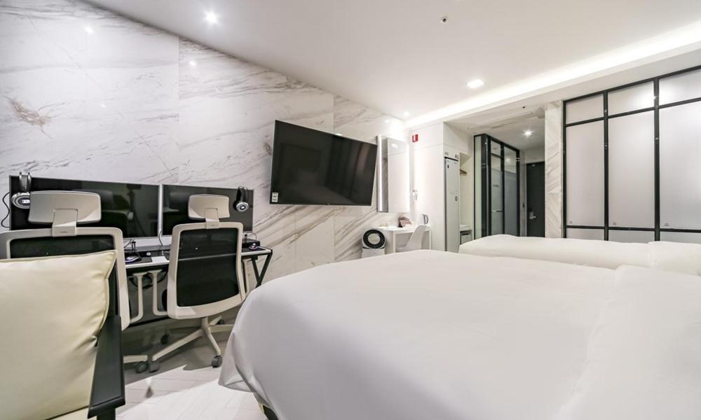 Superior Twin Room - Photo 13