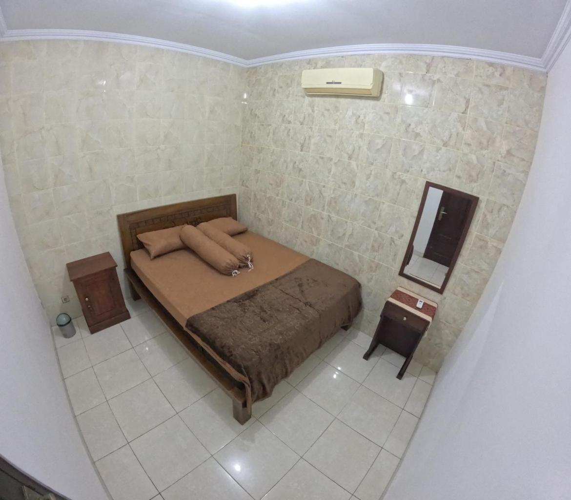 Three-Bedroom House photo 3