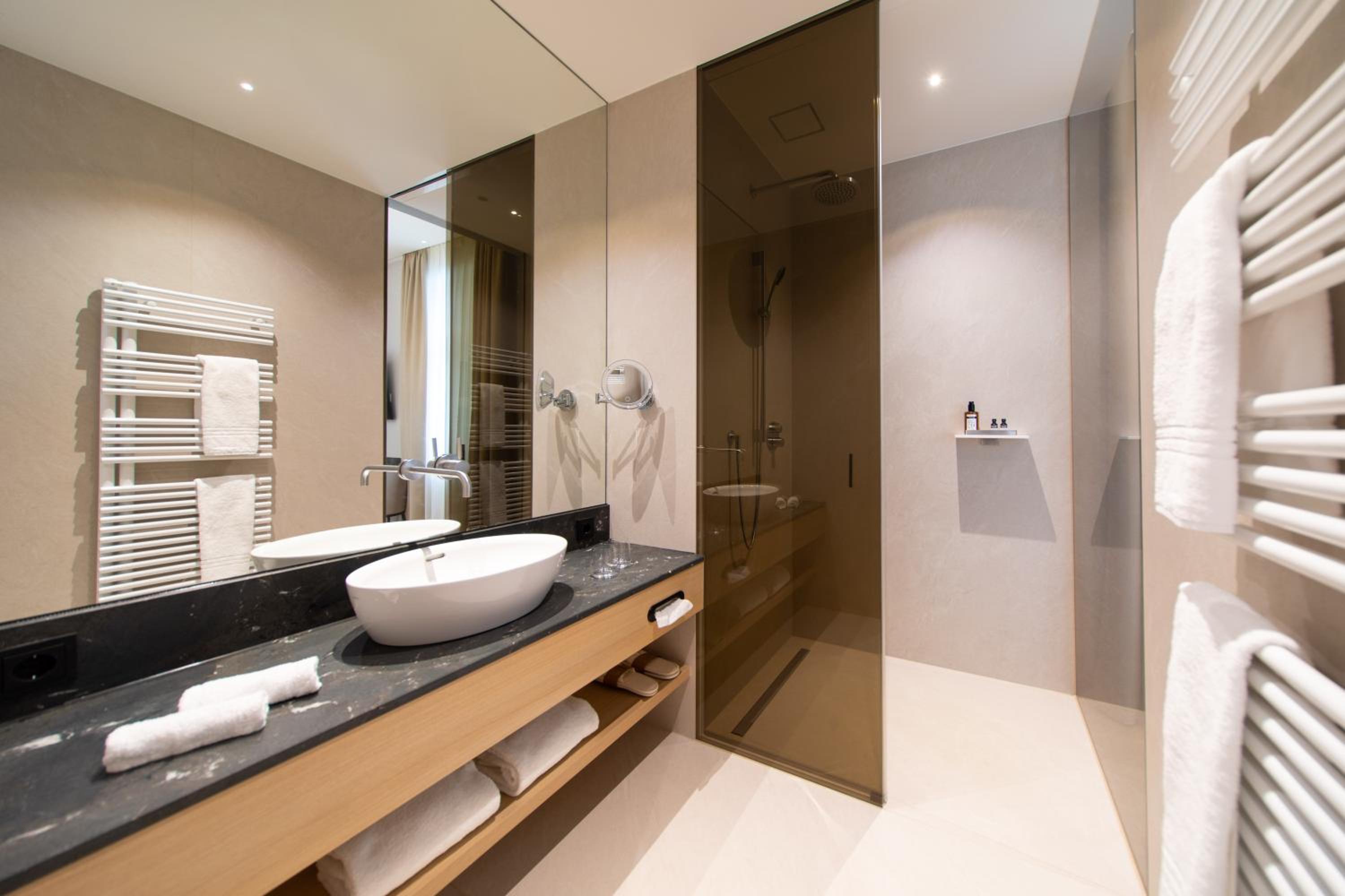Suite with Lake View photo 3