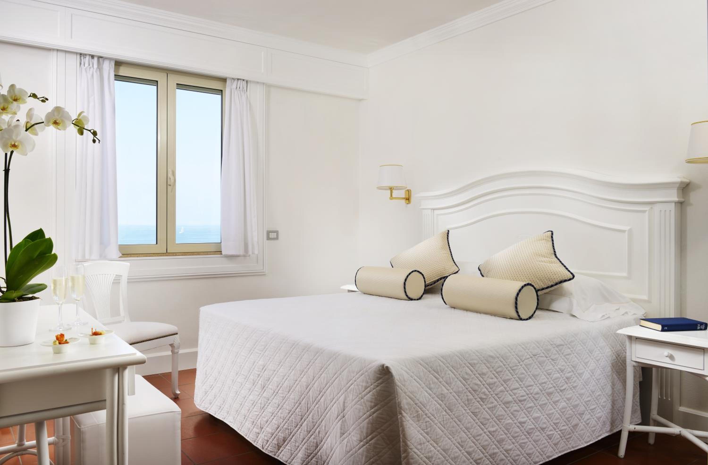 Panoramic Double or Twin Room with Sea View - Photo 1