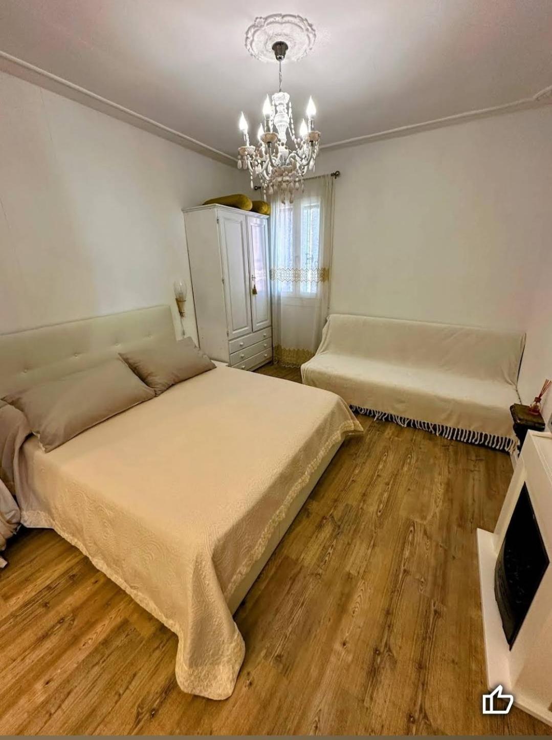 One-Bedroom House photo 1