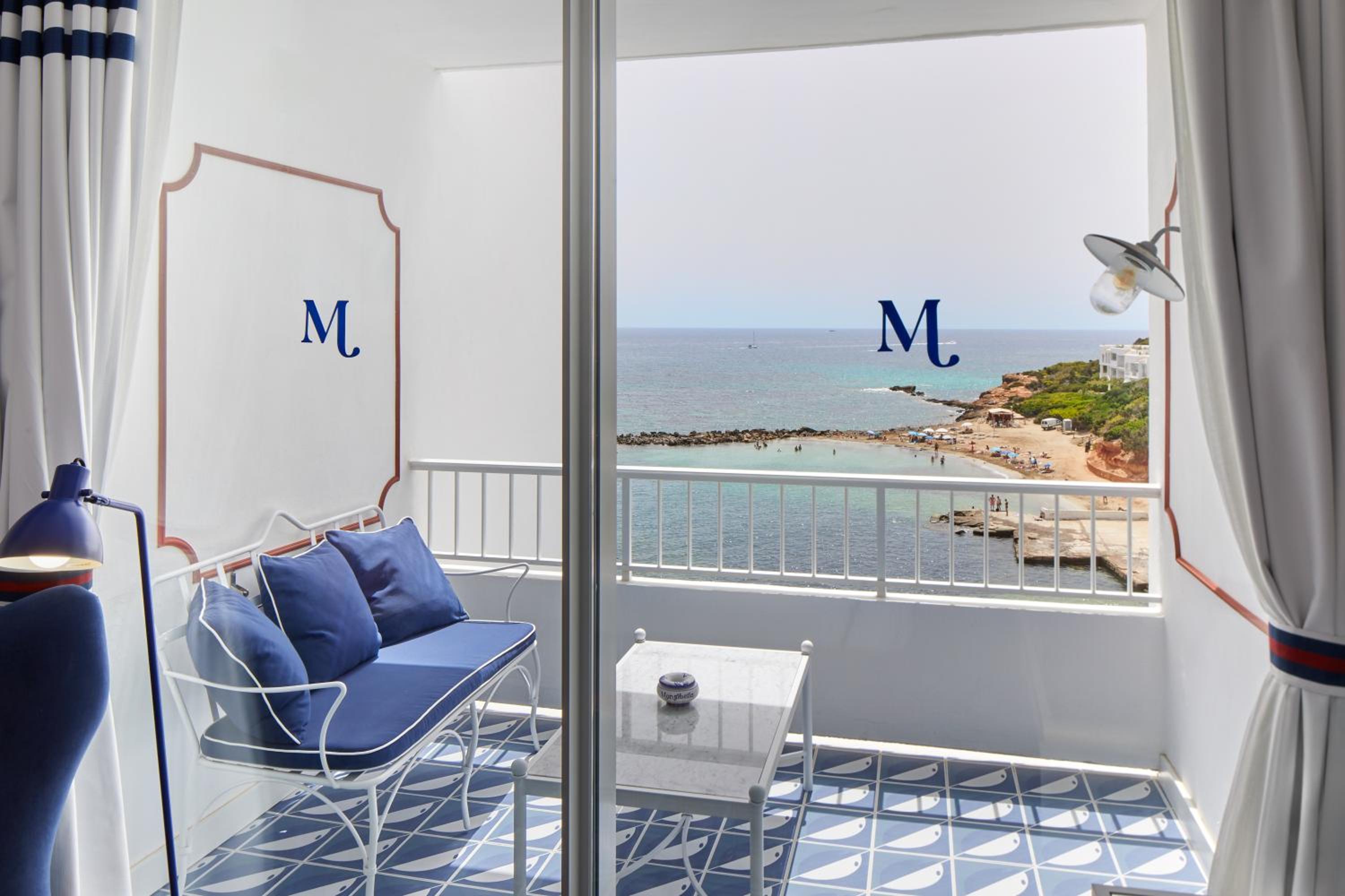 Deluxe Sea View with Balcony - Photo 5