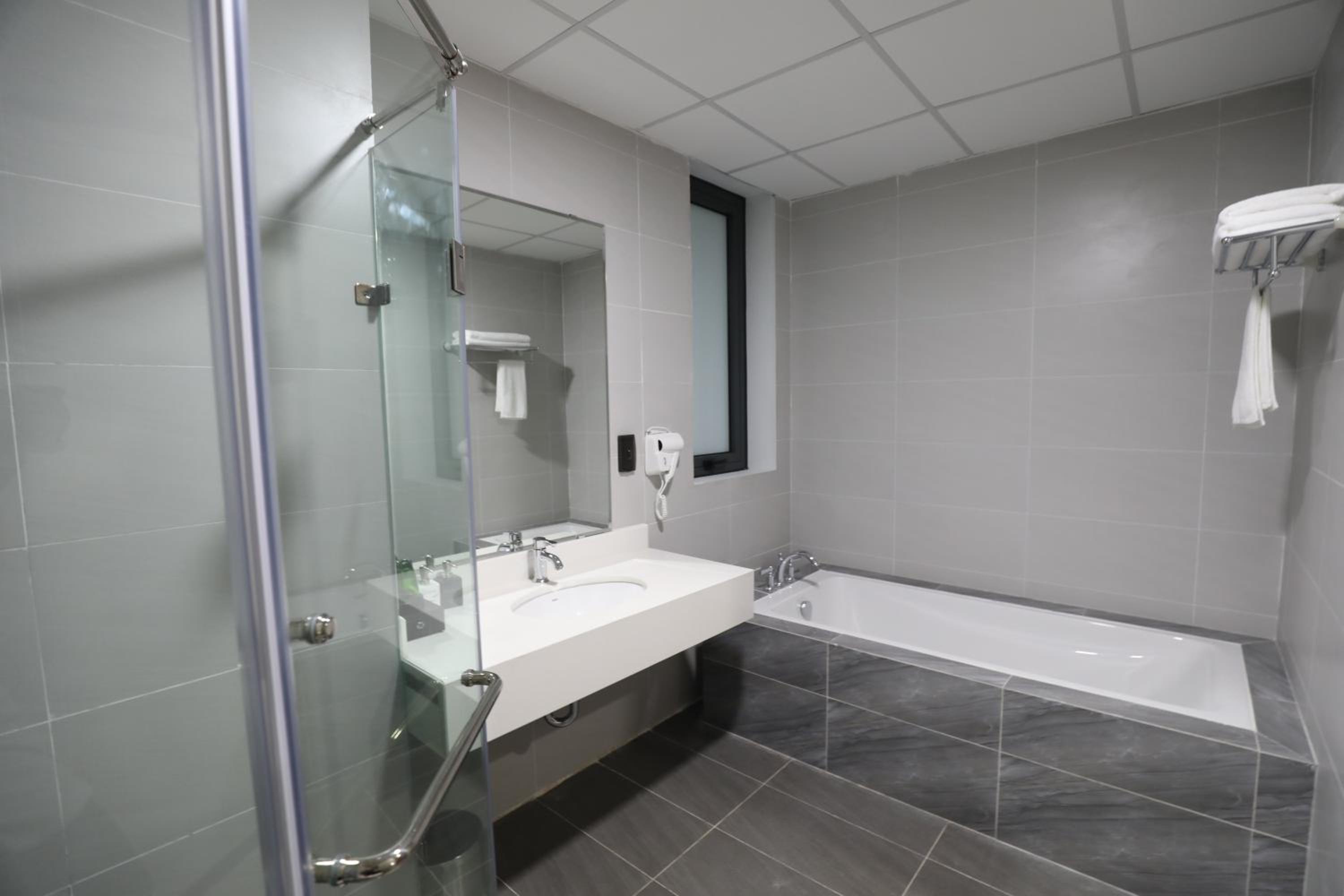 Suite - Photo 3
