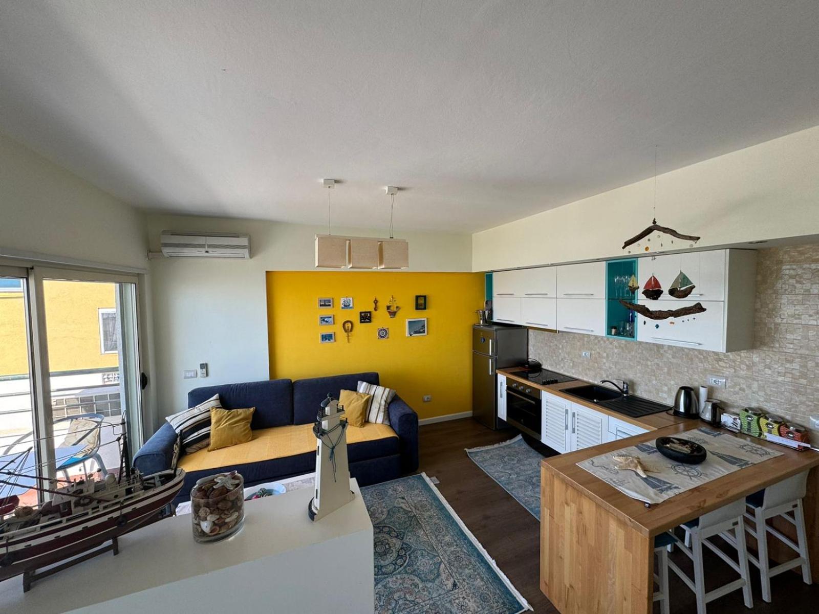 One-Bedroom Apartment with Sea View and Balcony photo 2
