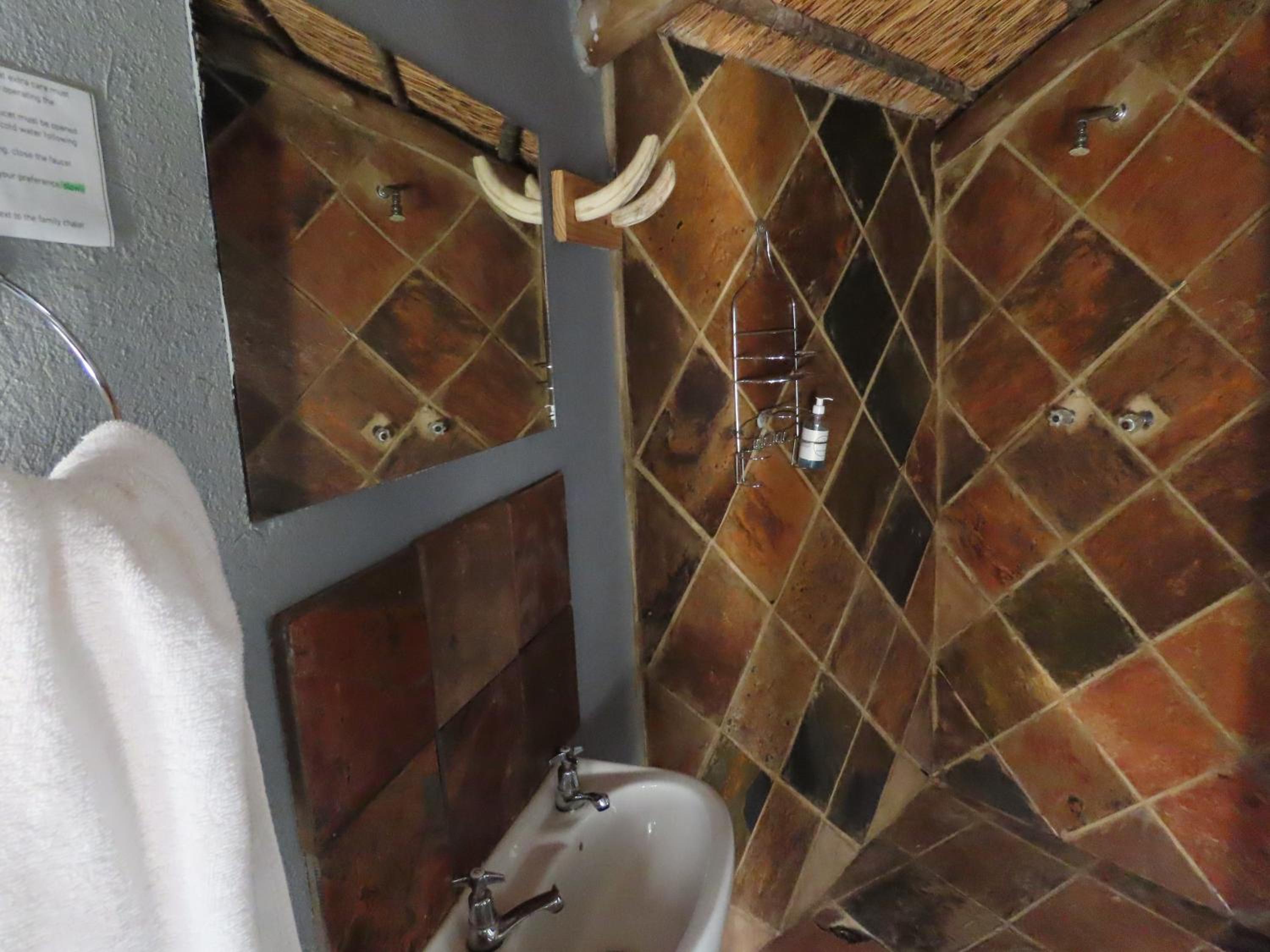 Twin Room - Photo 7