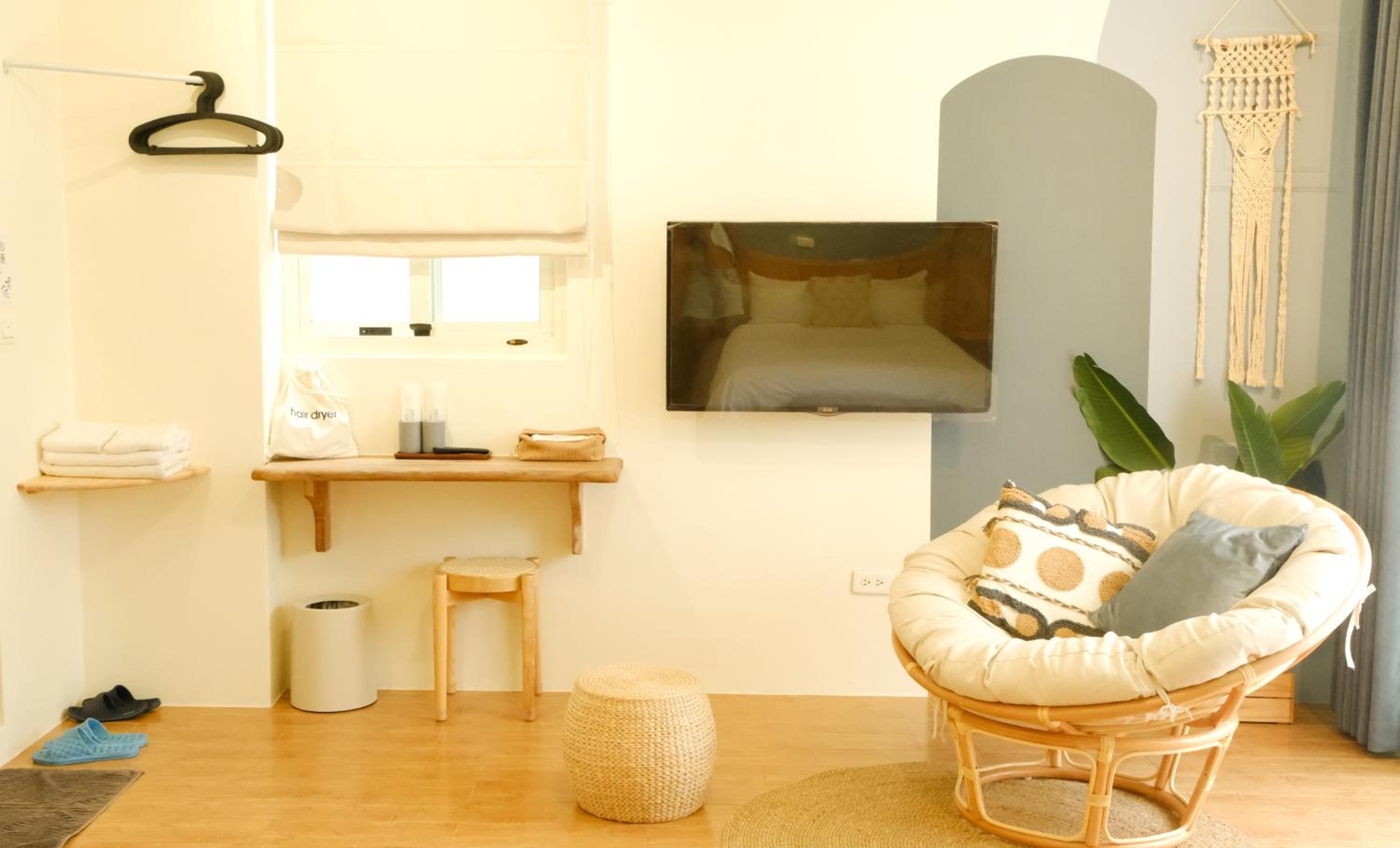 Deluxe Double Room with Balcony photo 2