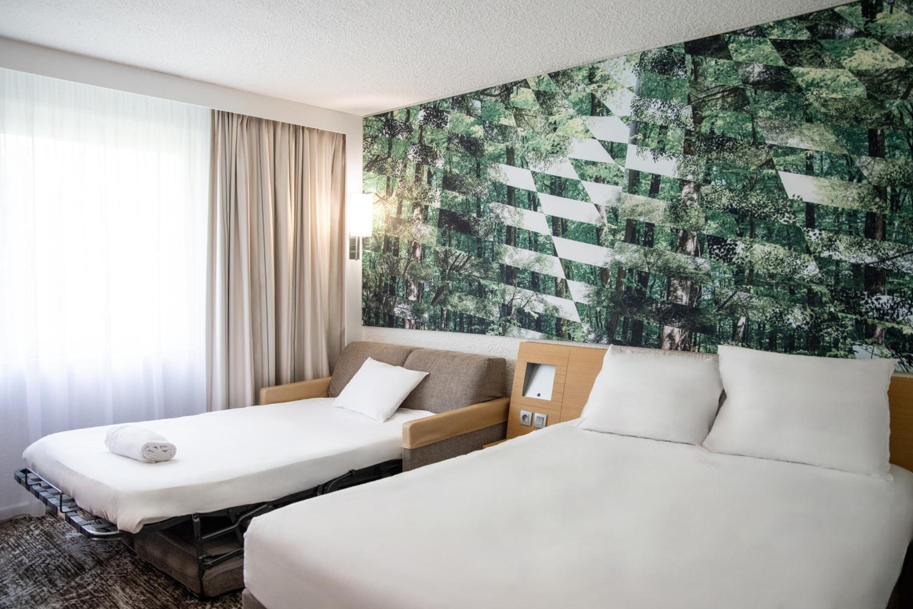 Classic Double Room with Sofa Bed - Photo 6