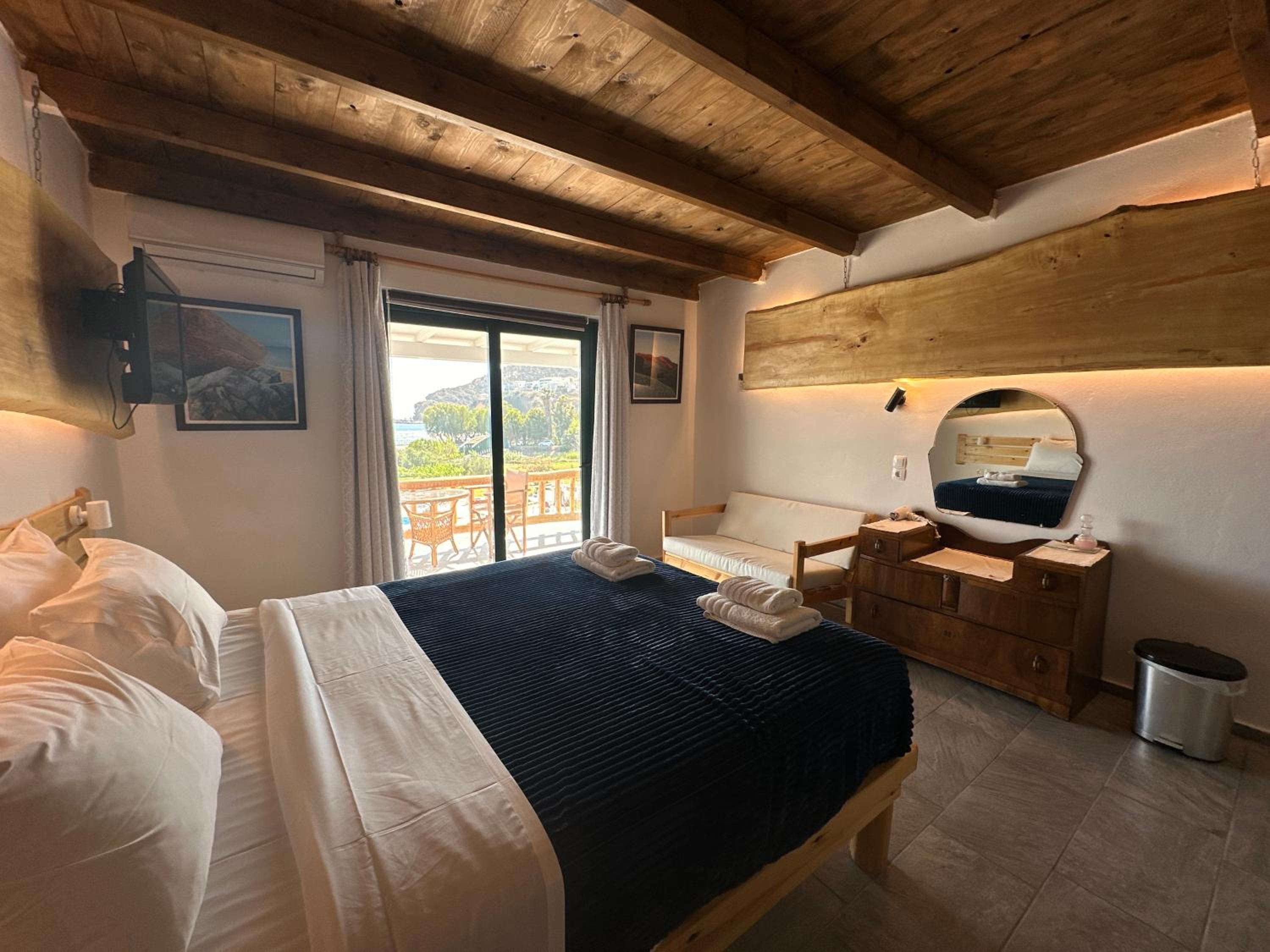 Junior Suite with Balcony - Photo 28
