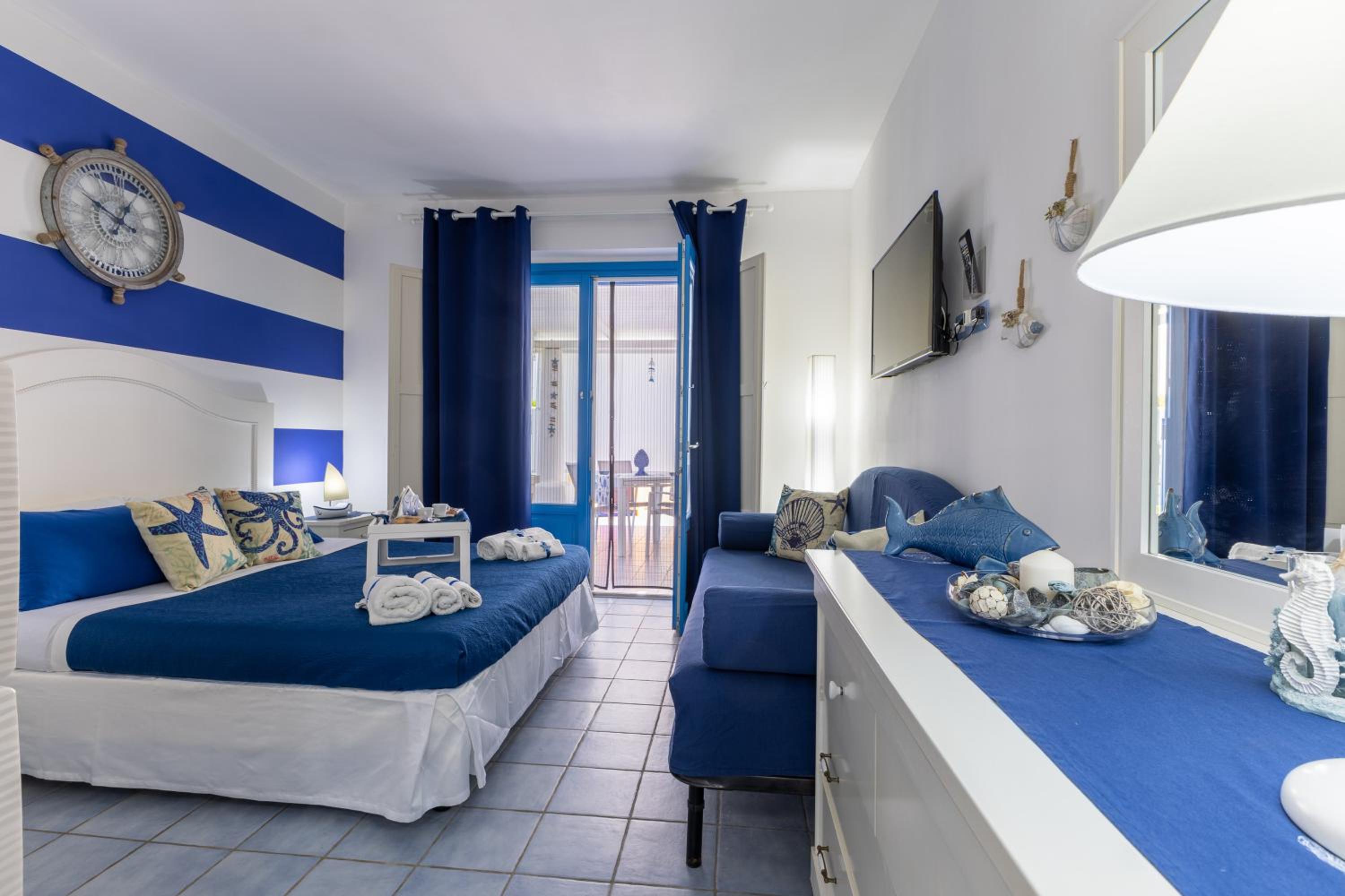 Two-Bedroom Deluxe Apartment with Garden View