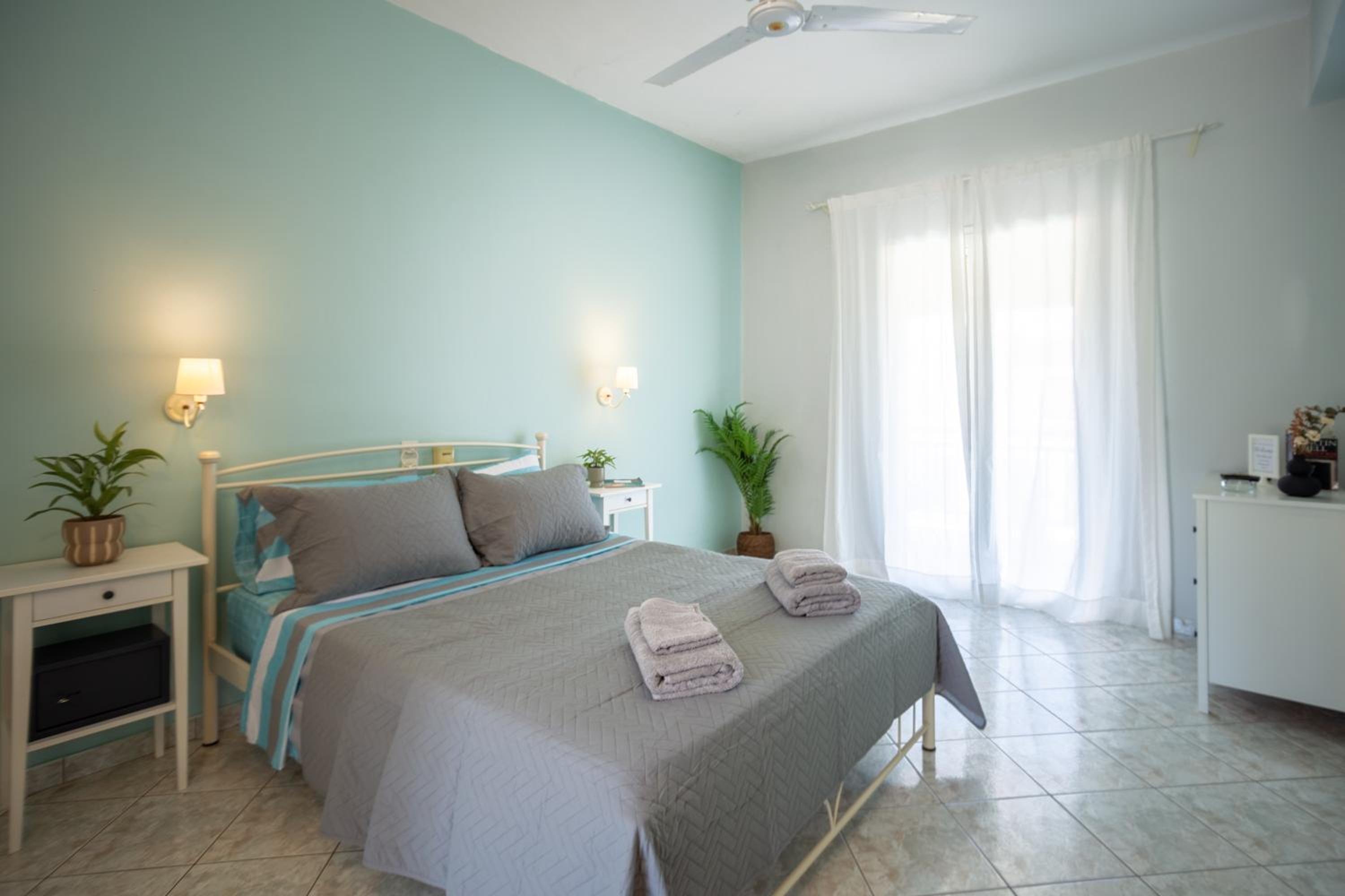 Deluxe Suite with Sea View photo 2