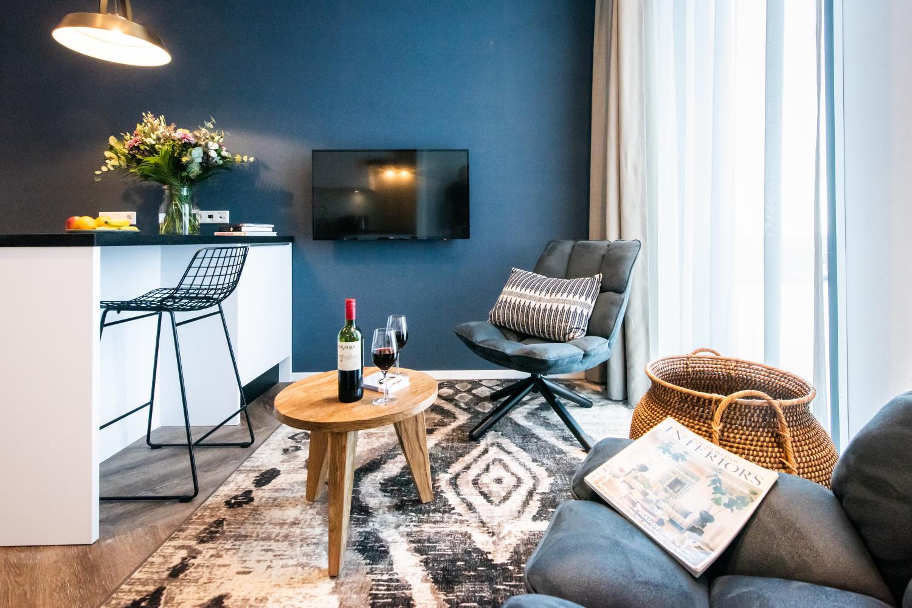 Medium Studio with Kitchen