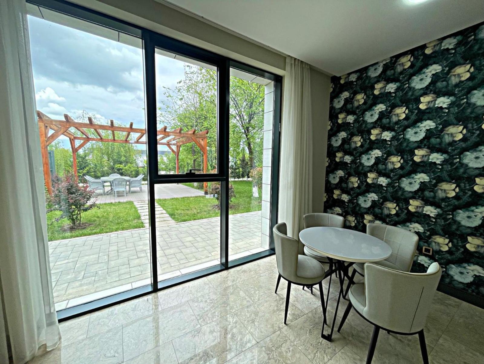 Three-Bedroom Villa photo 3