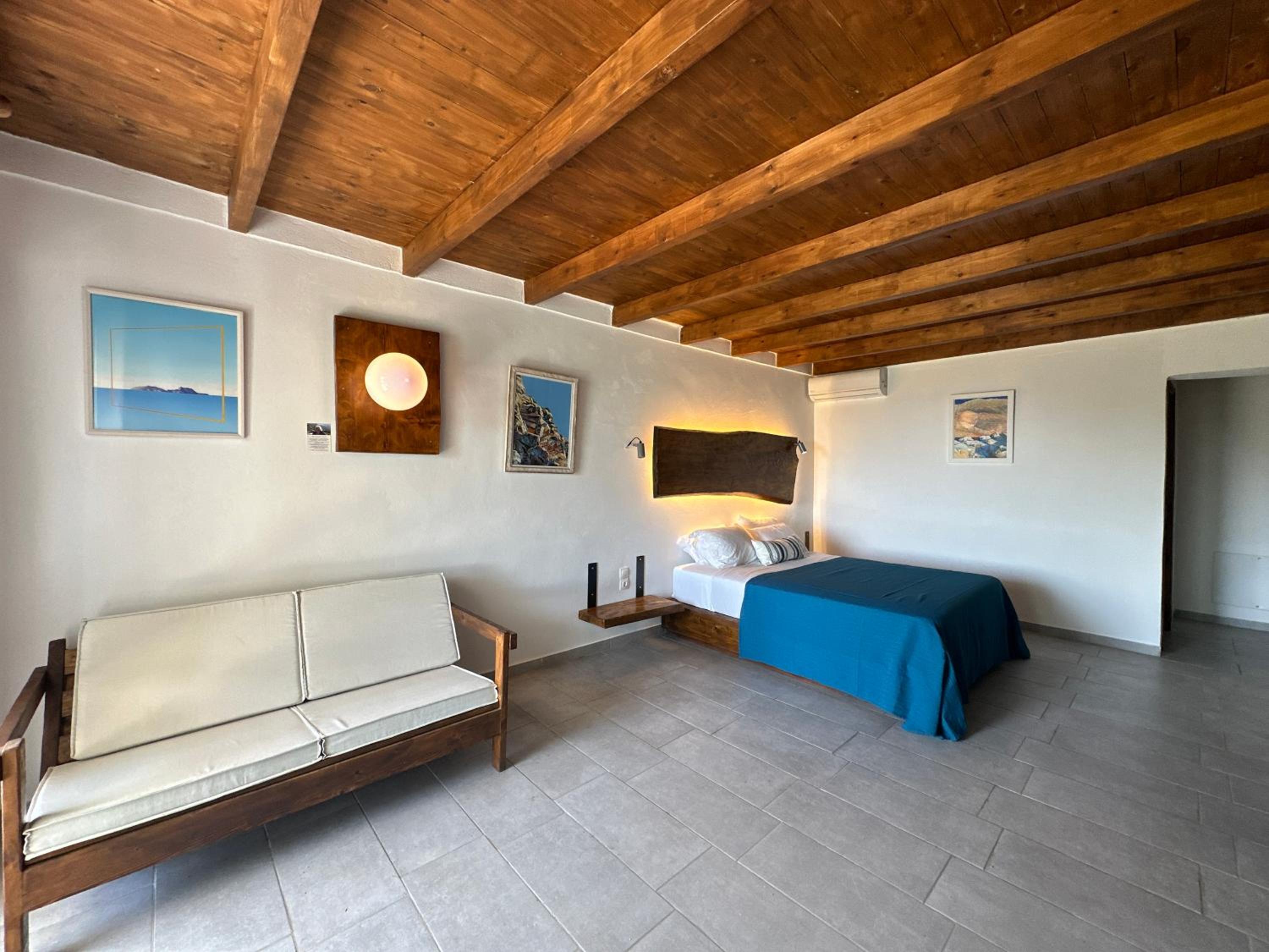 Junior Suite with Balcony thumbnail 5