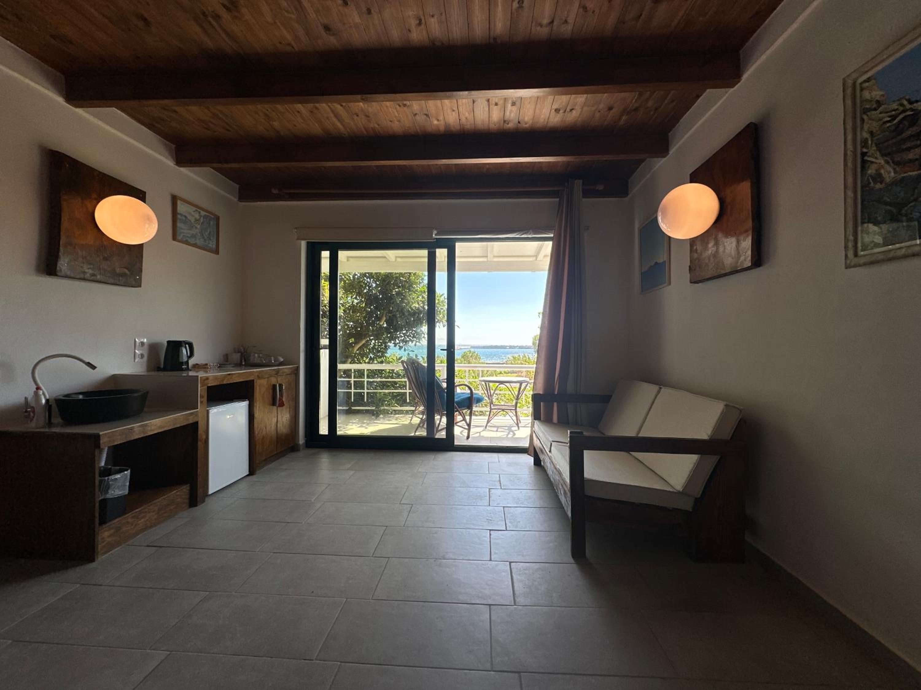 Junior Suite with Balcony thumbnail 6