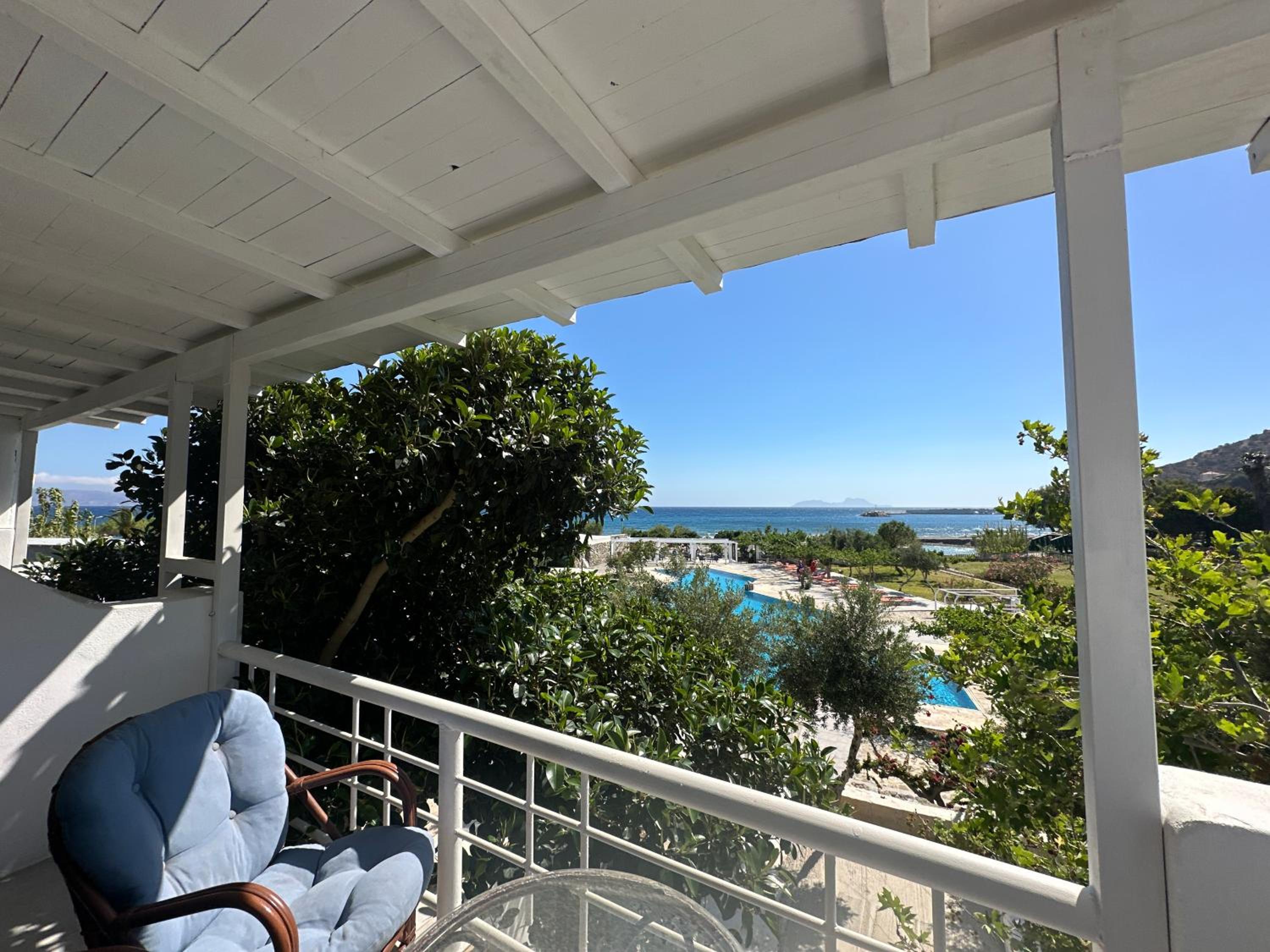 Junior Suite with Balcony - Photo 15