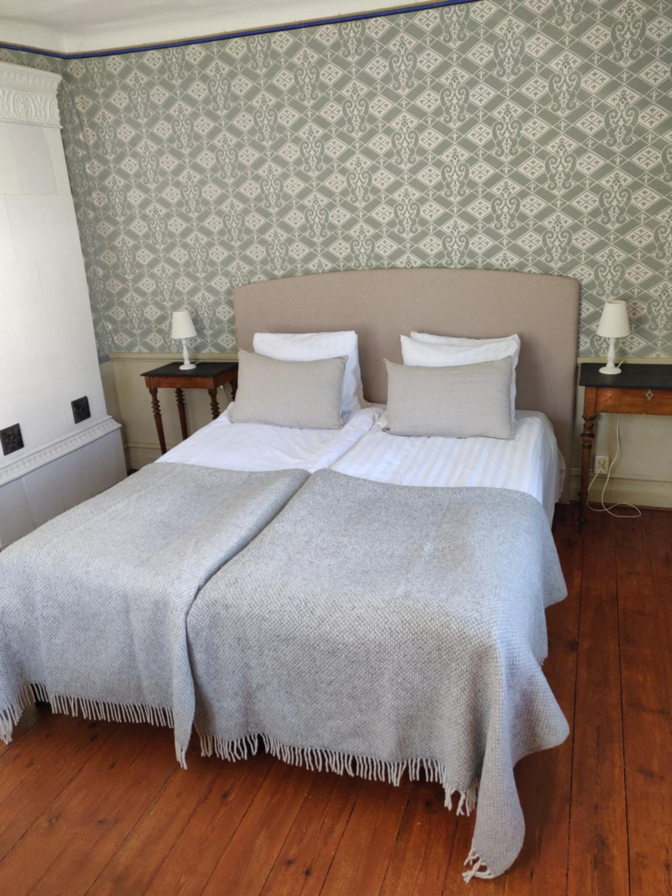 Double Room with Shared Bathroom photo 2