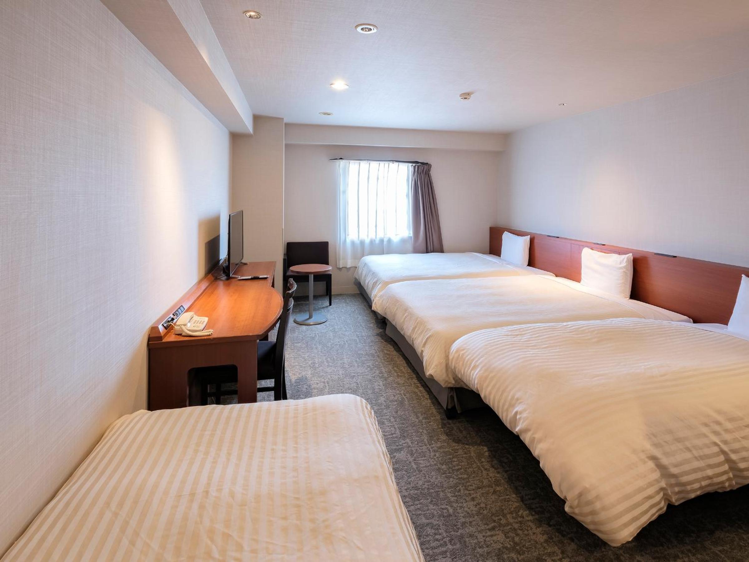 Comfort Twin Room with 2 Extra Beds - Non-Smoking photo 1